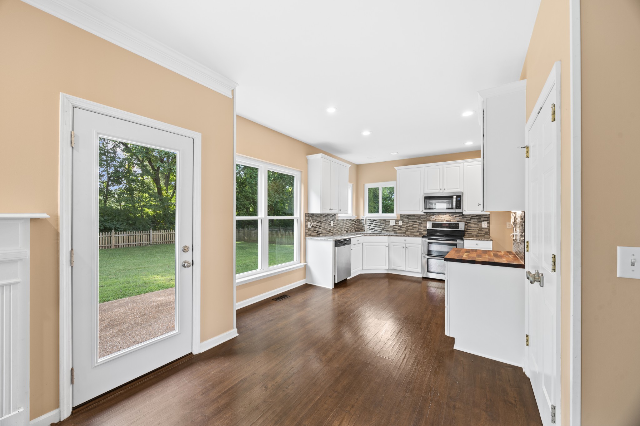 304 Devonshire Dr Property Photo 16