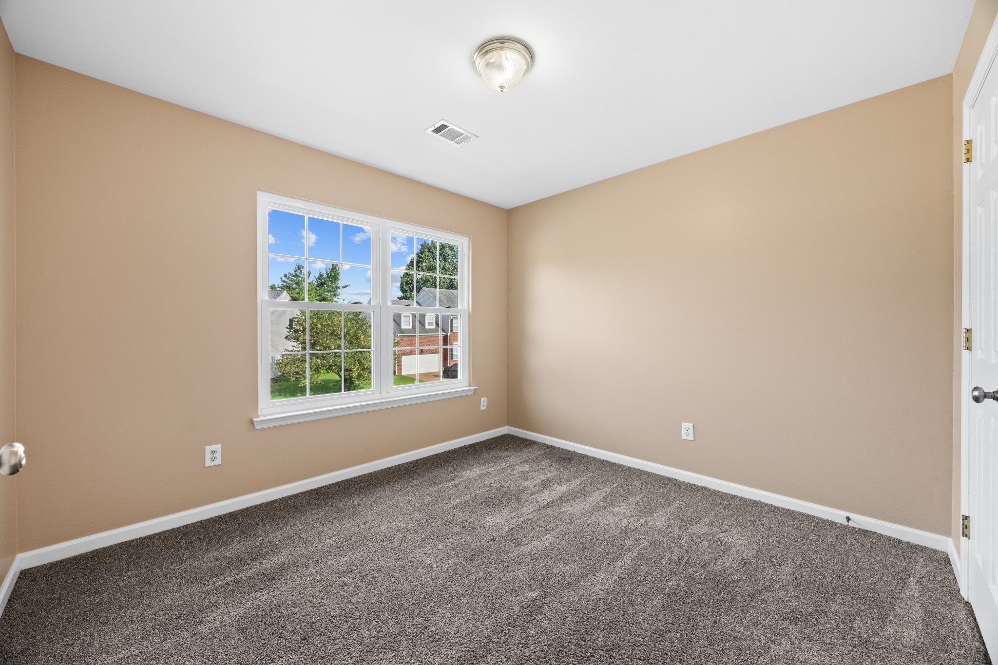 304 Devonshire Dr Property Photo 33