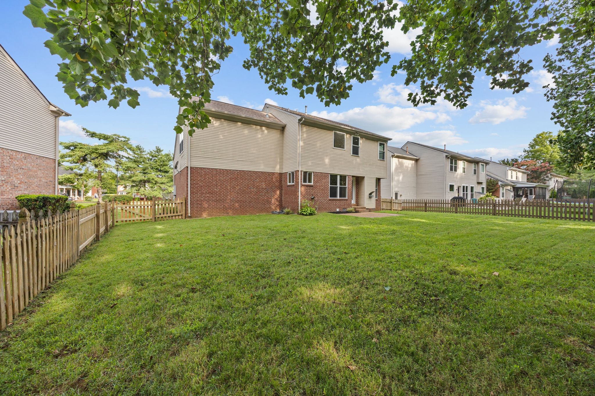 304 Devonshire Dr Property Photo 42
