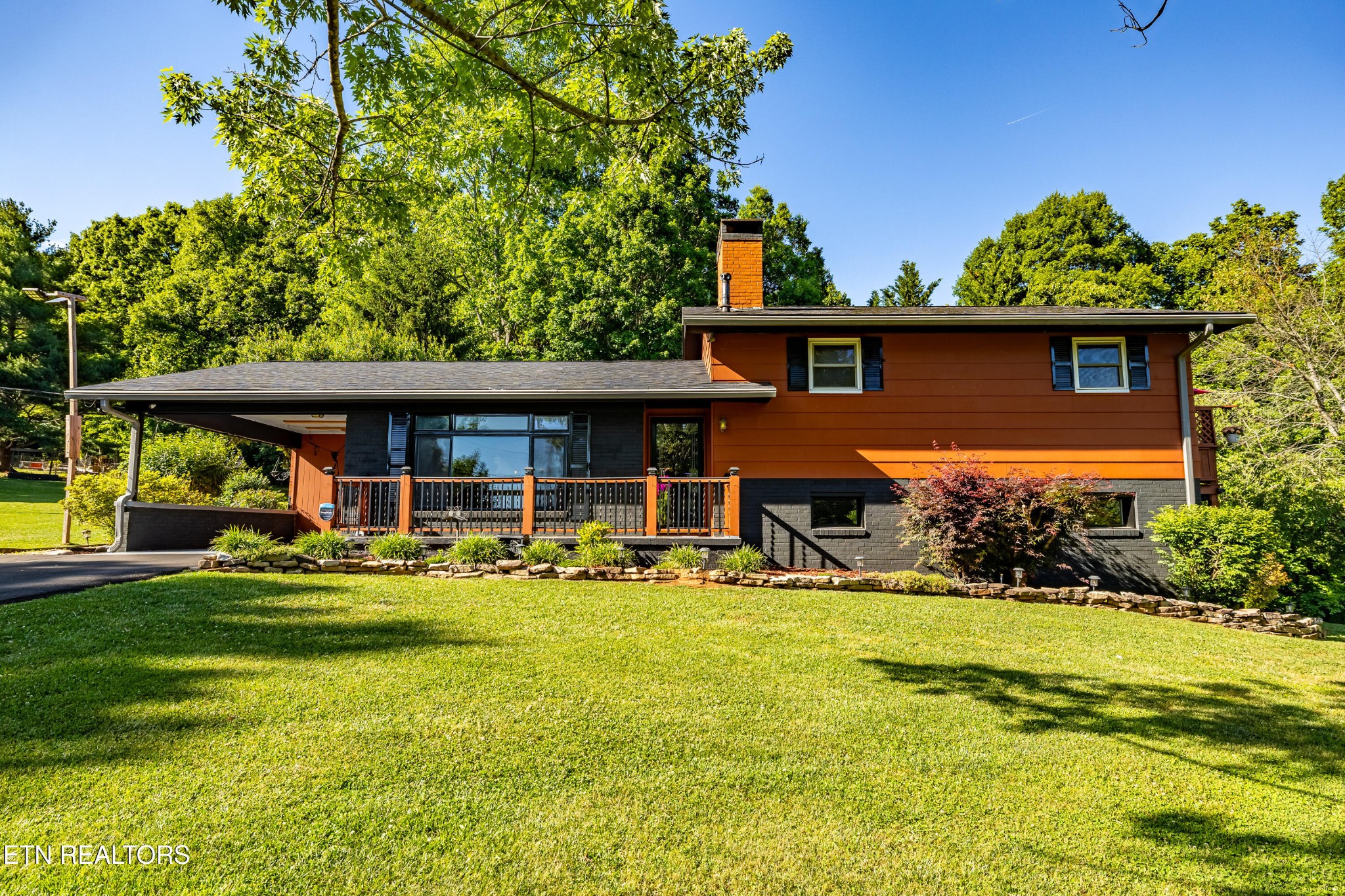 2837 Rambling Rd Property Photo 1