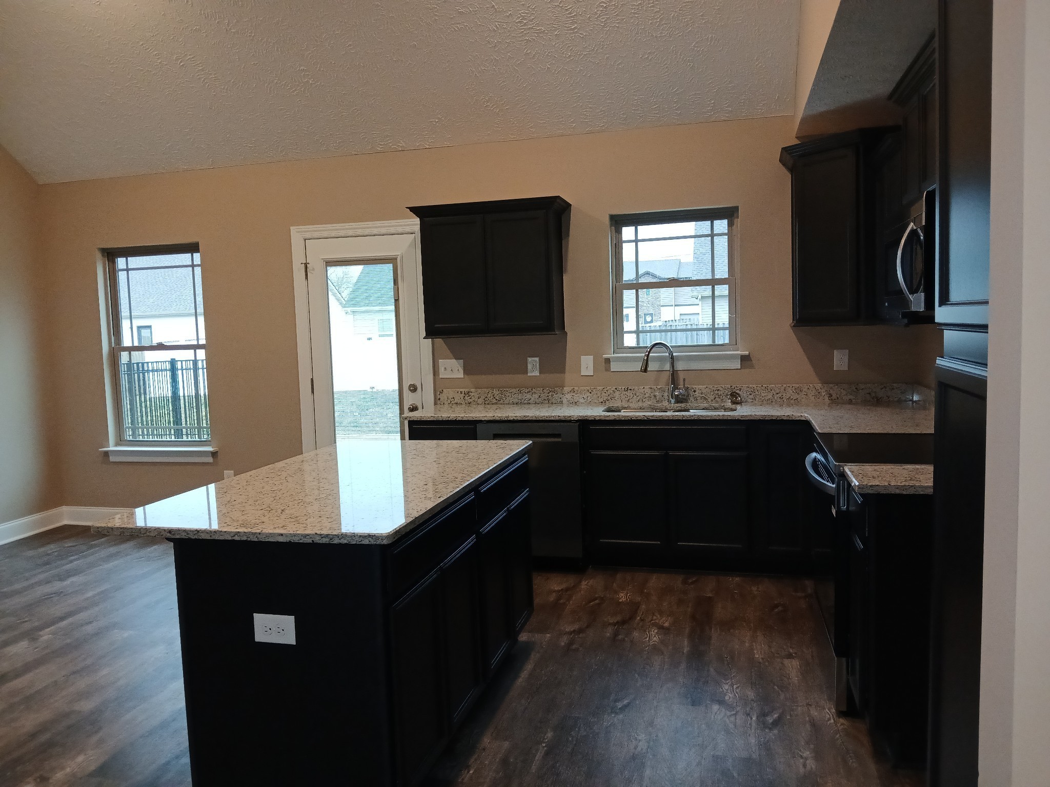 2859 Upstream Road Property Photo 7