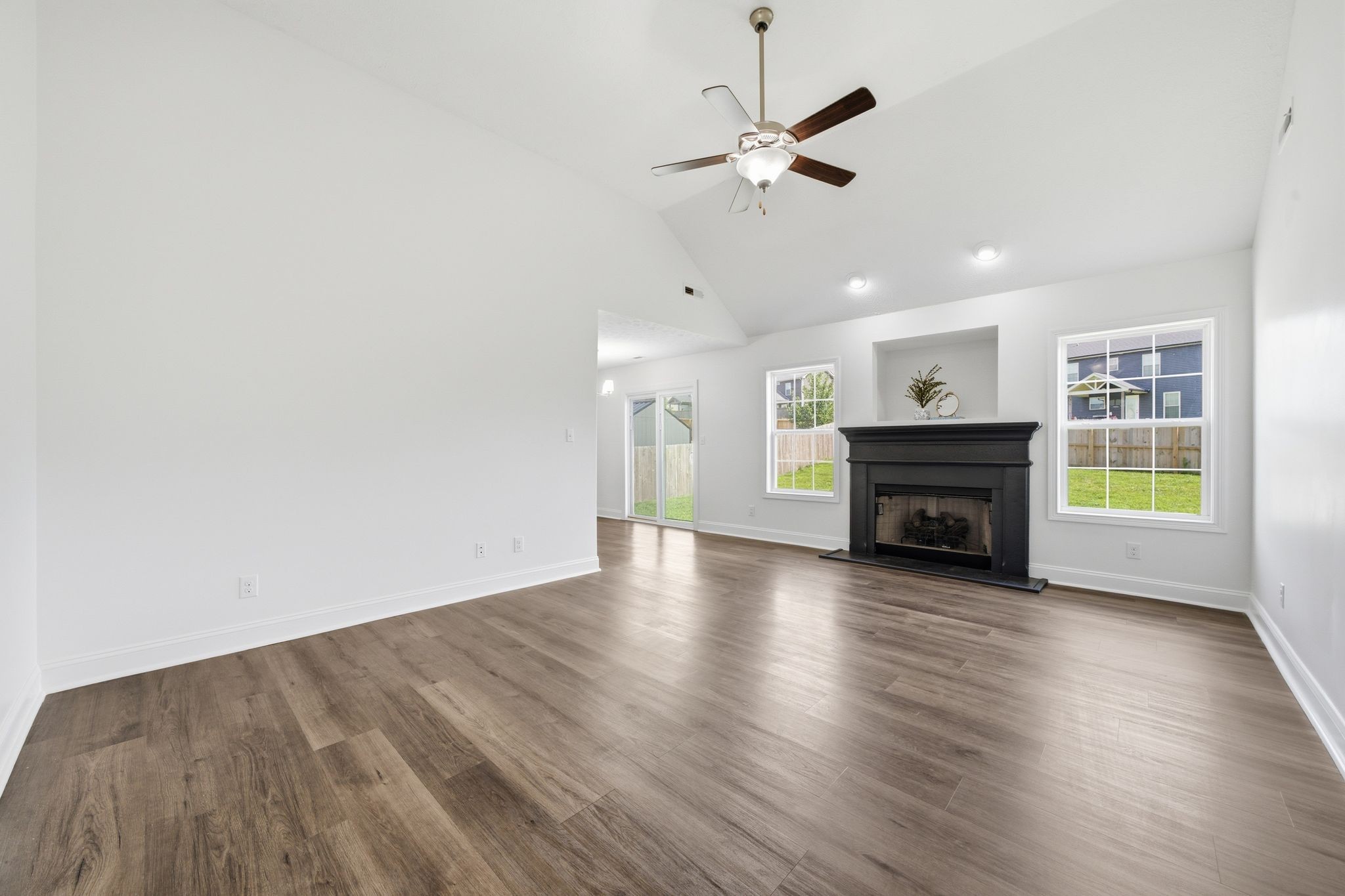 1854 Macarther Way Property Photo 1
