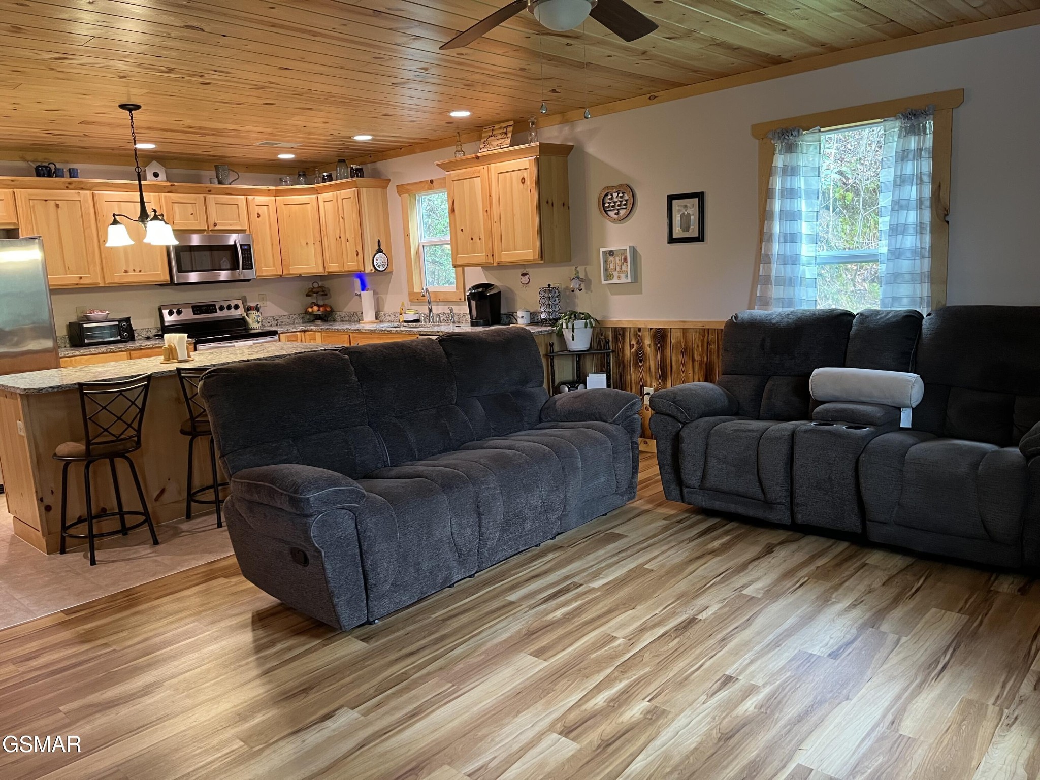 1714 Laurel Lane Property Photo 3