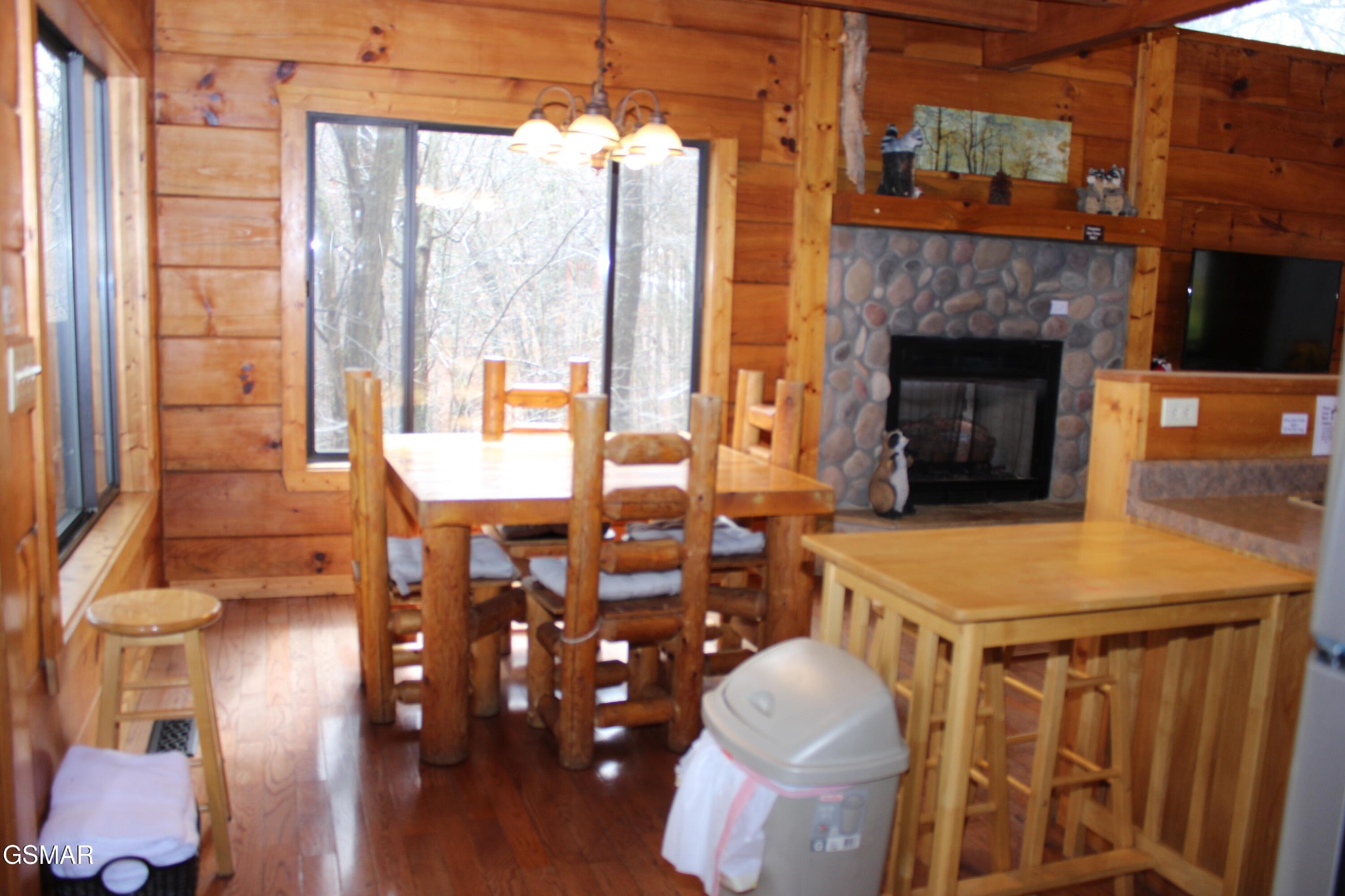 2232 E View Drive Property Photo 4