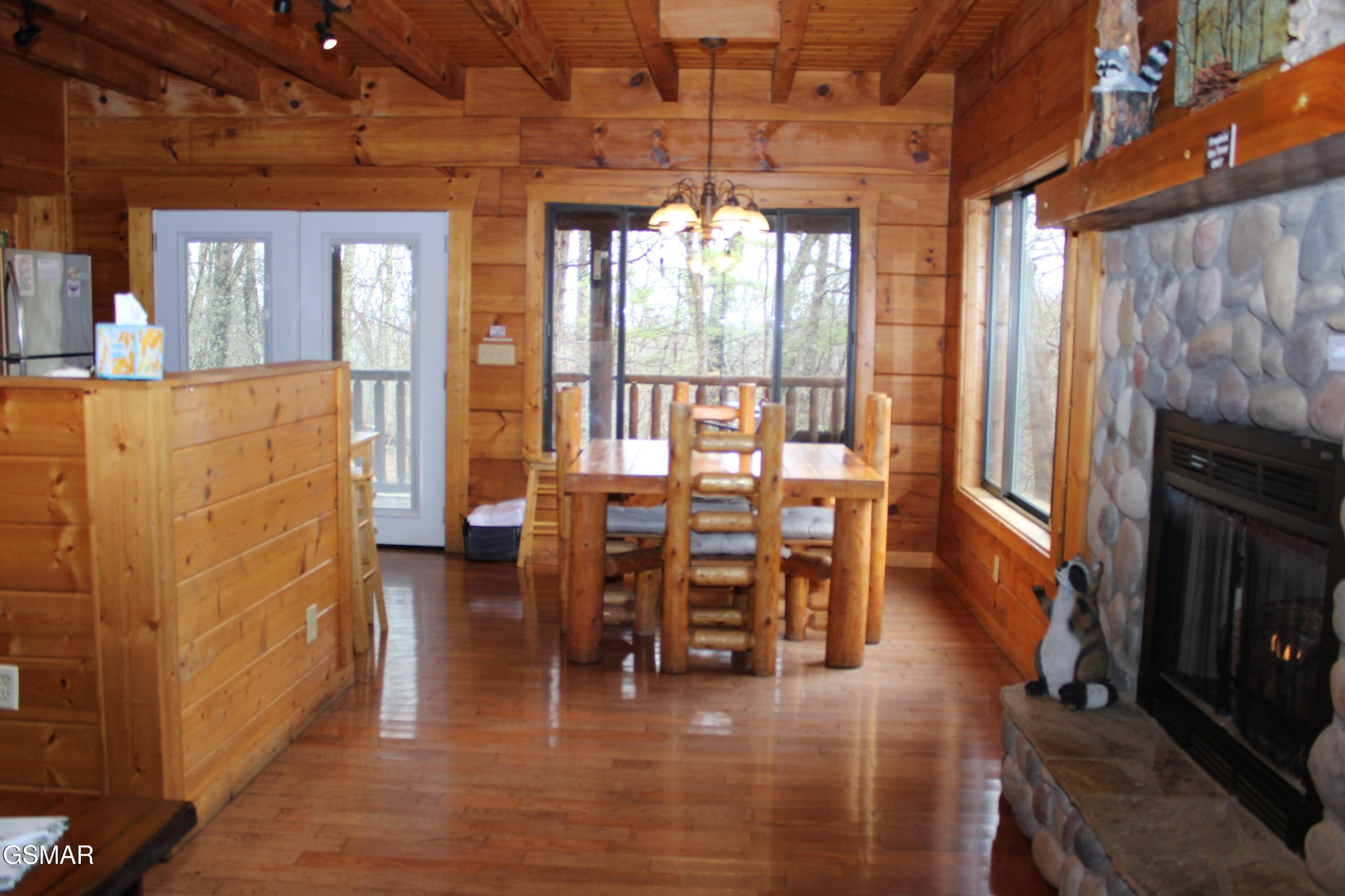 2232 E View Drive Property Photo 5