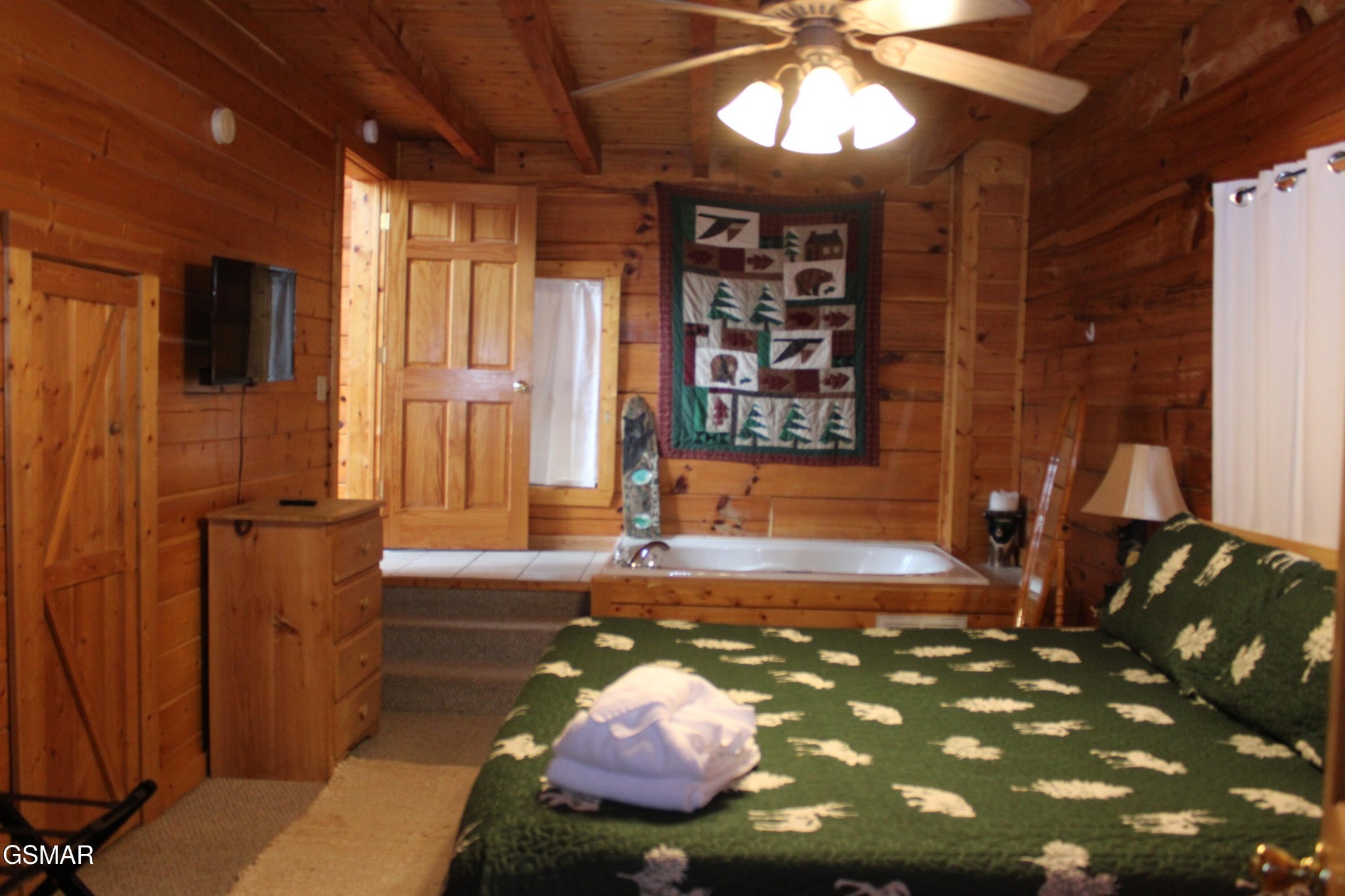 2232 E View Drive Property Photo 14