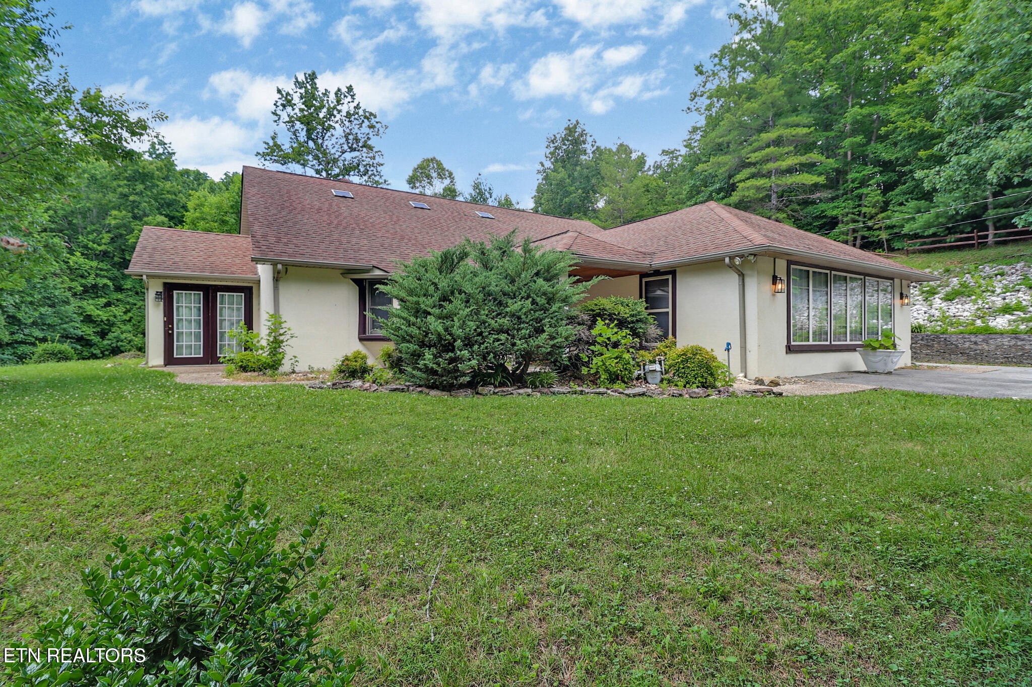 395 Ashley Lane Property Photo 3