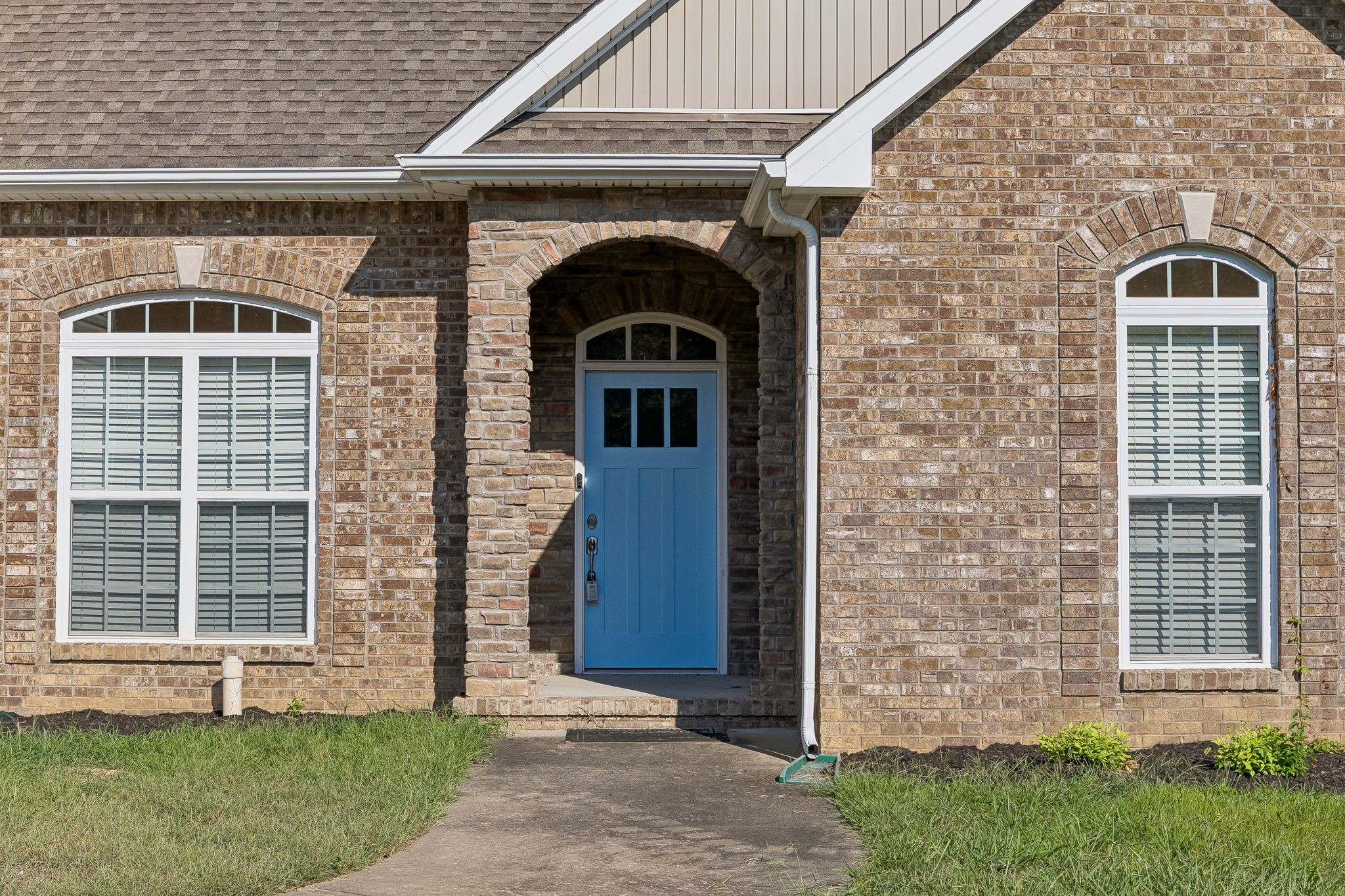 1057 Willow Cir Property Photo 1