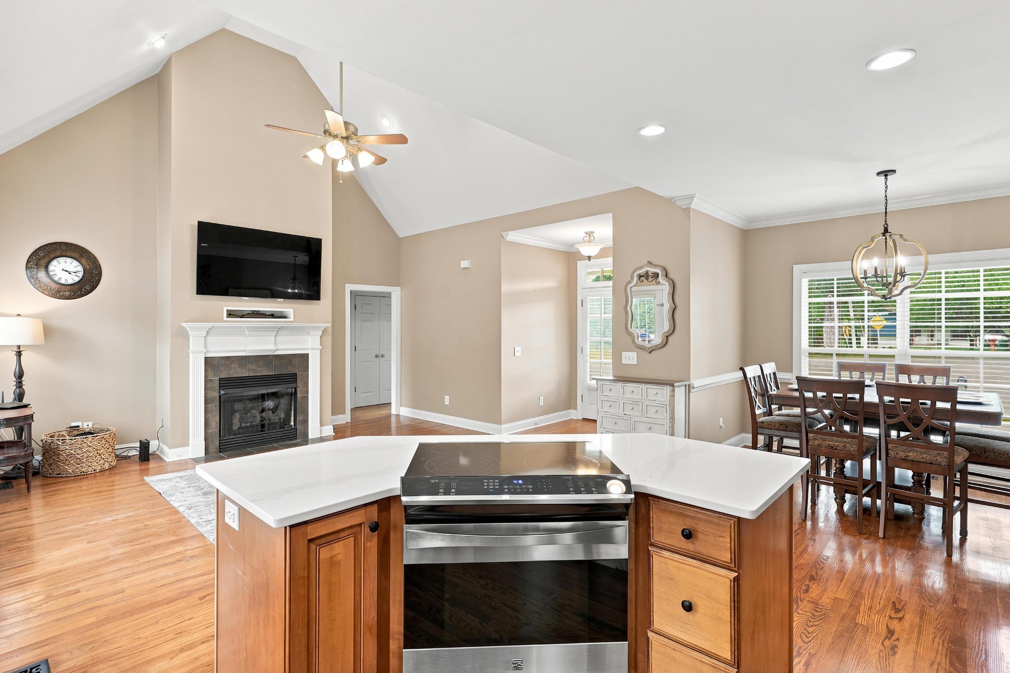5266 Mouse Creek Road, Nw Property Photo 5