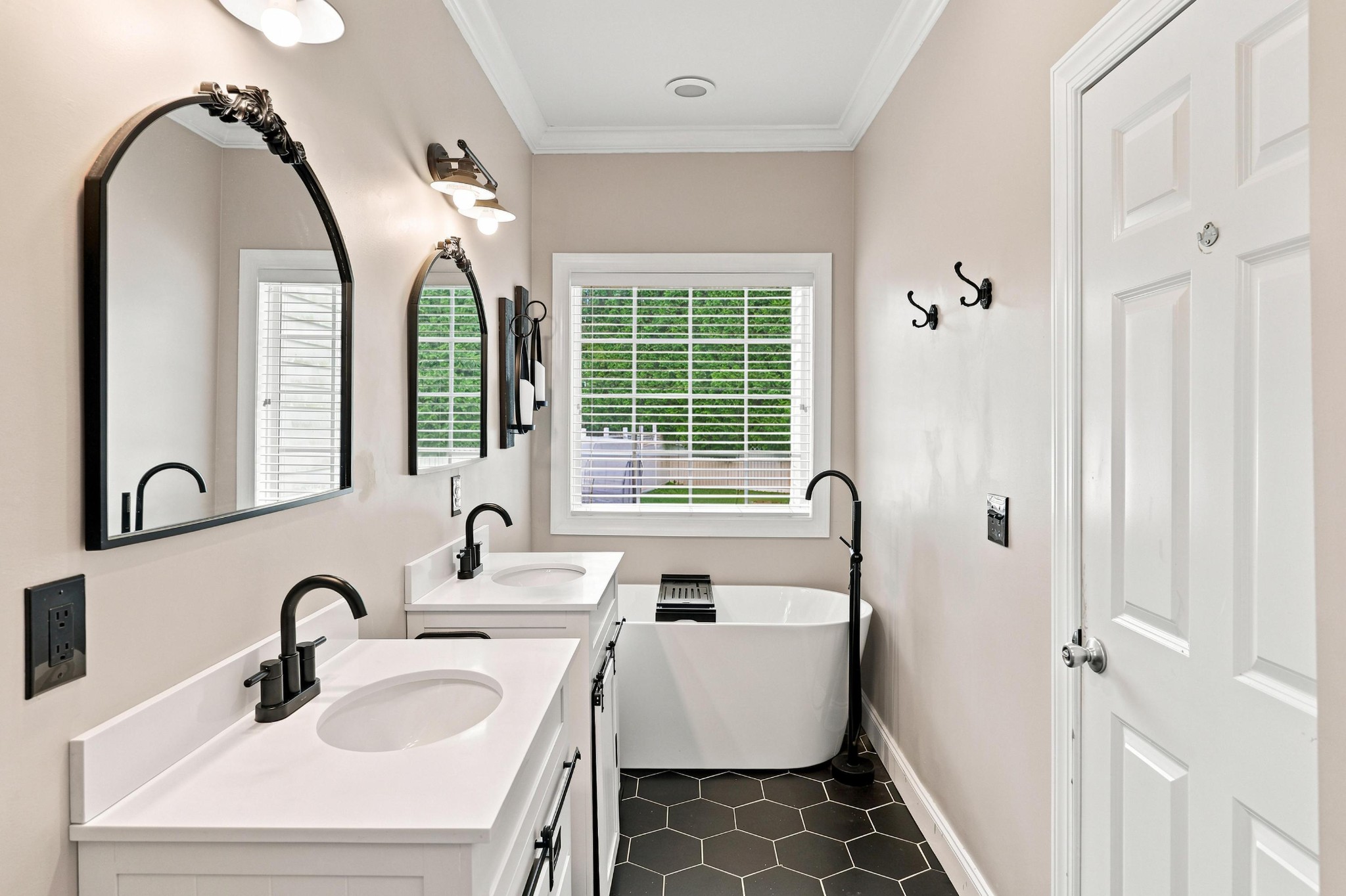 5266 Mouse Creek Road, Nw Property Photo 11