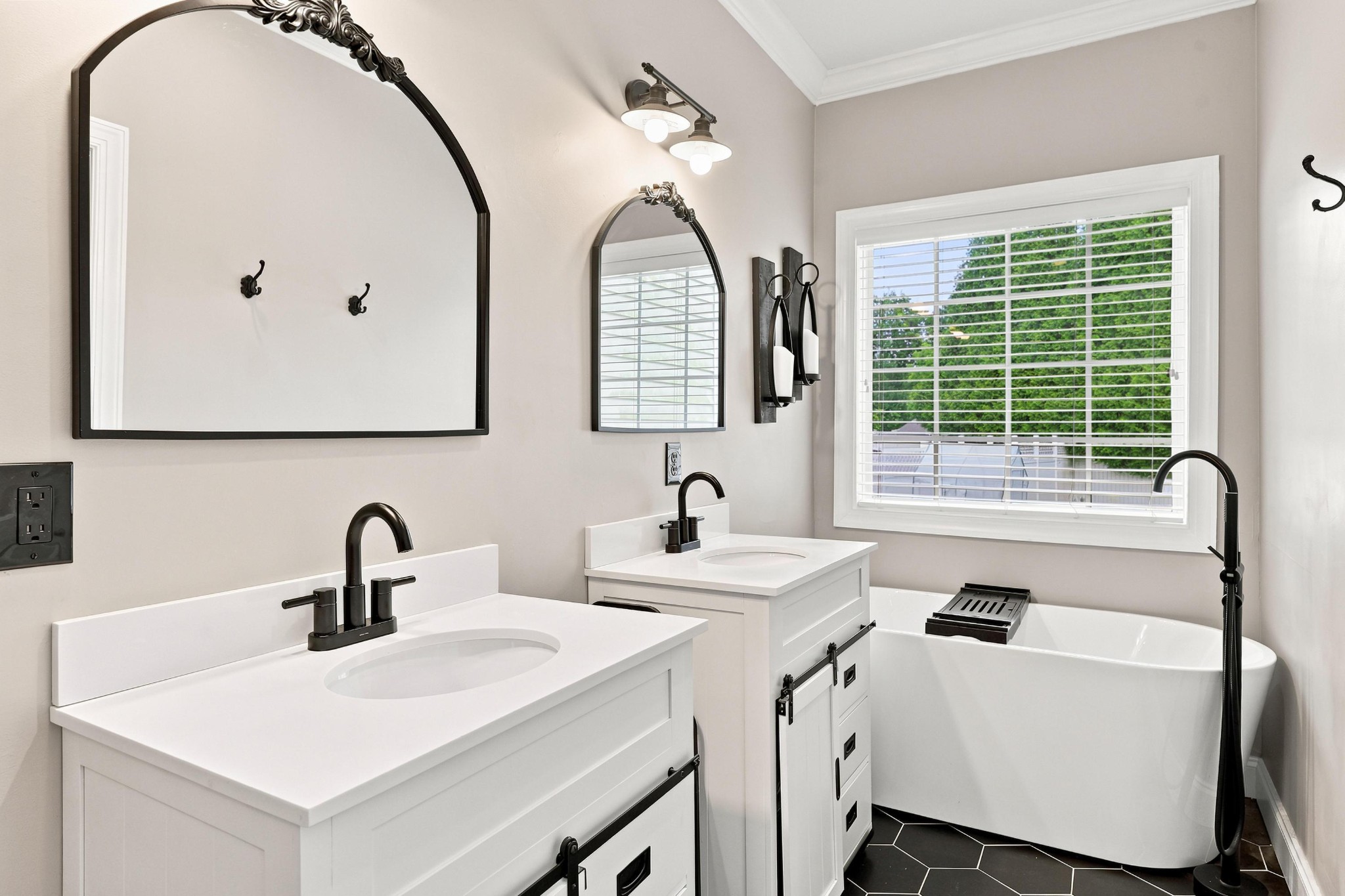 5266 Mouse Creek Road, Nw Property Photo 12