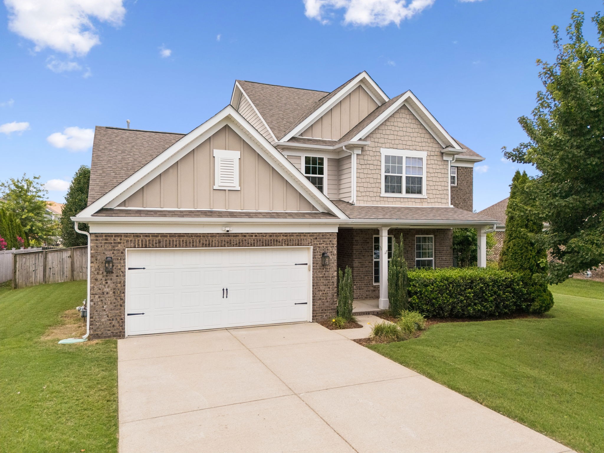 5008 Stately Dr Property Photo 1