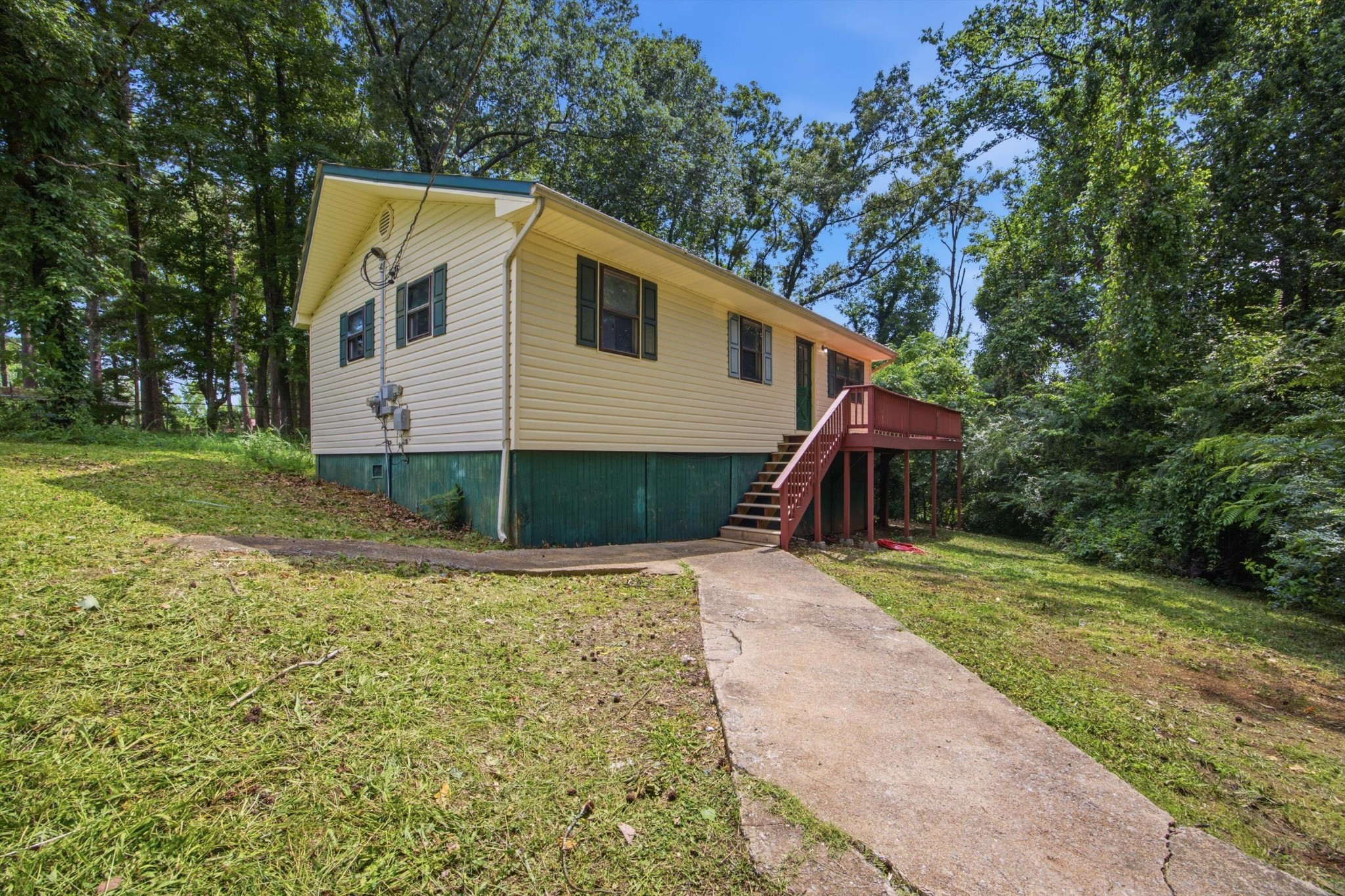 806 Nipper Drive Property Photo 1