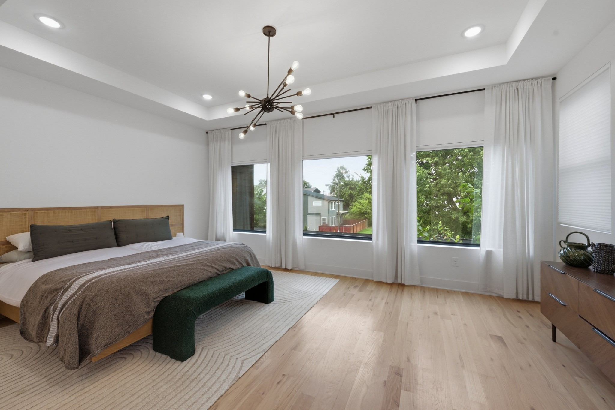607b Moore Ave Property Photo 3