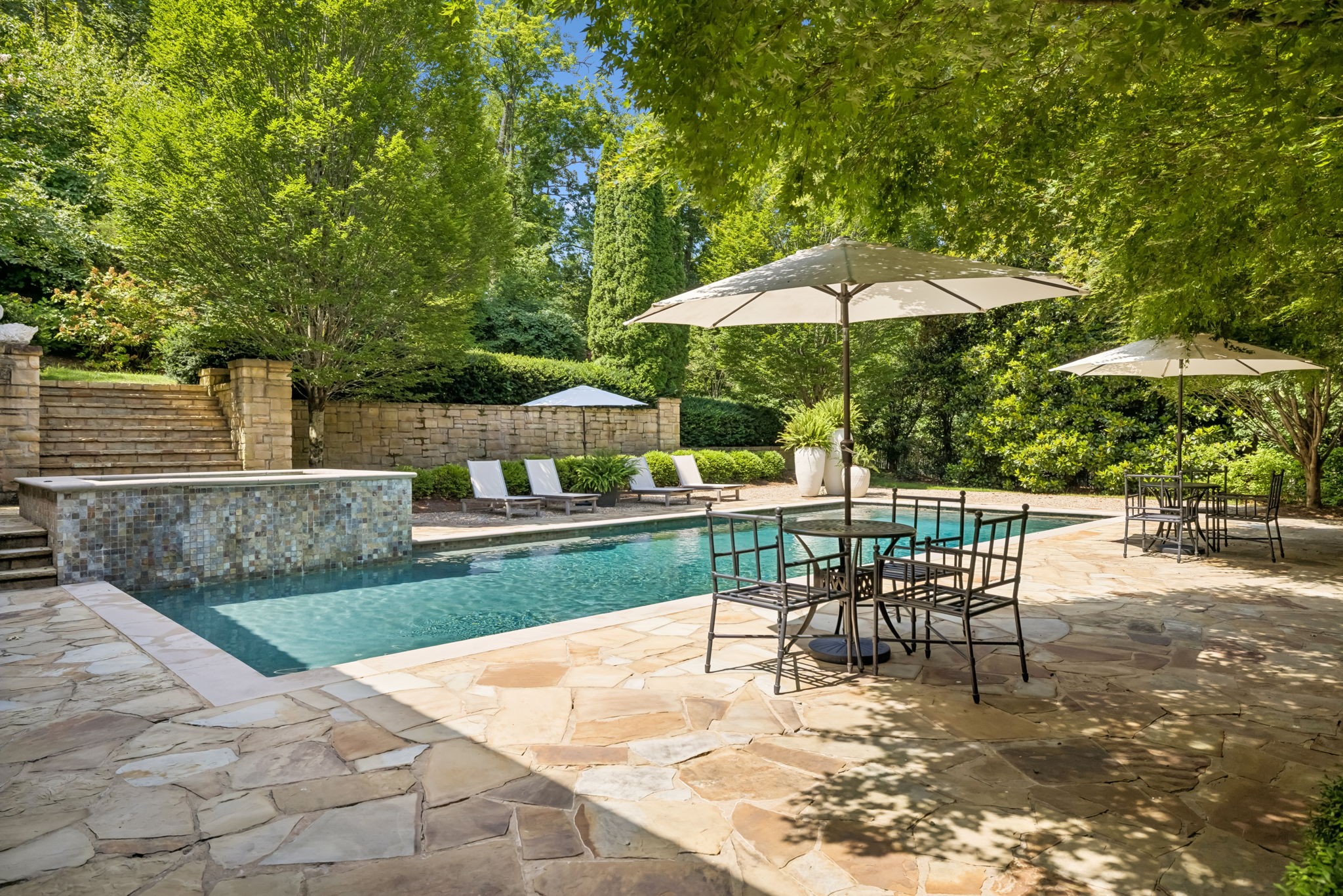 1037 Vaughn Crest Dr