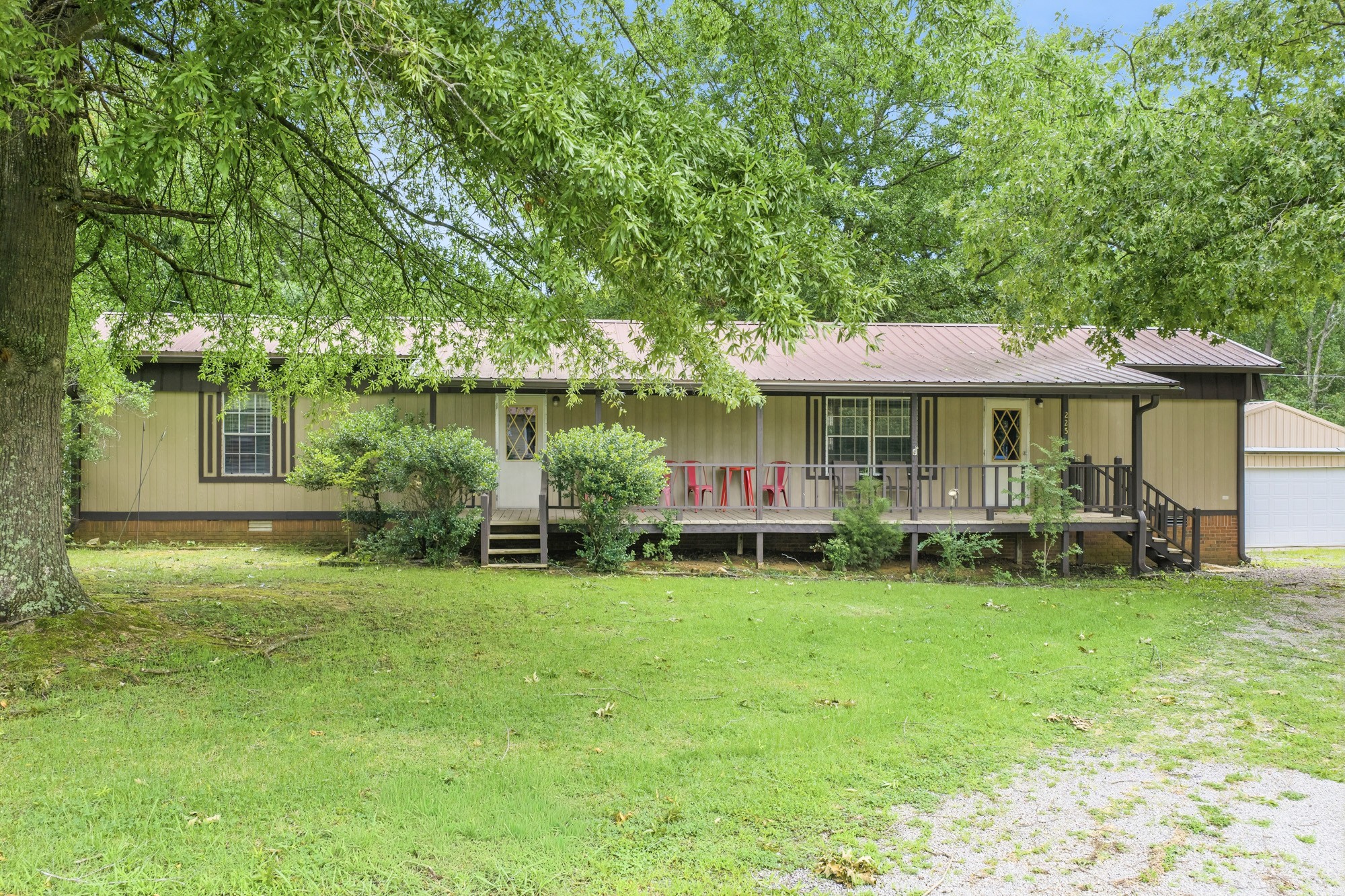 225 Pineview Dr Property Photo 1