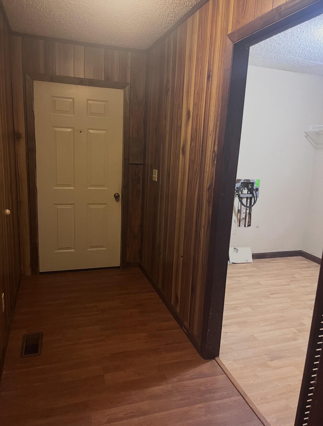 245 N Airport Circle, Nw Property Photo 9