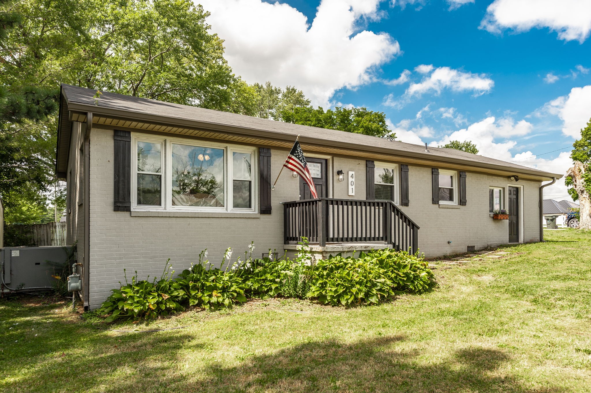 401 Weaver Ln Property Photo 1
