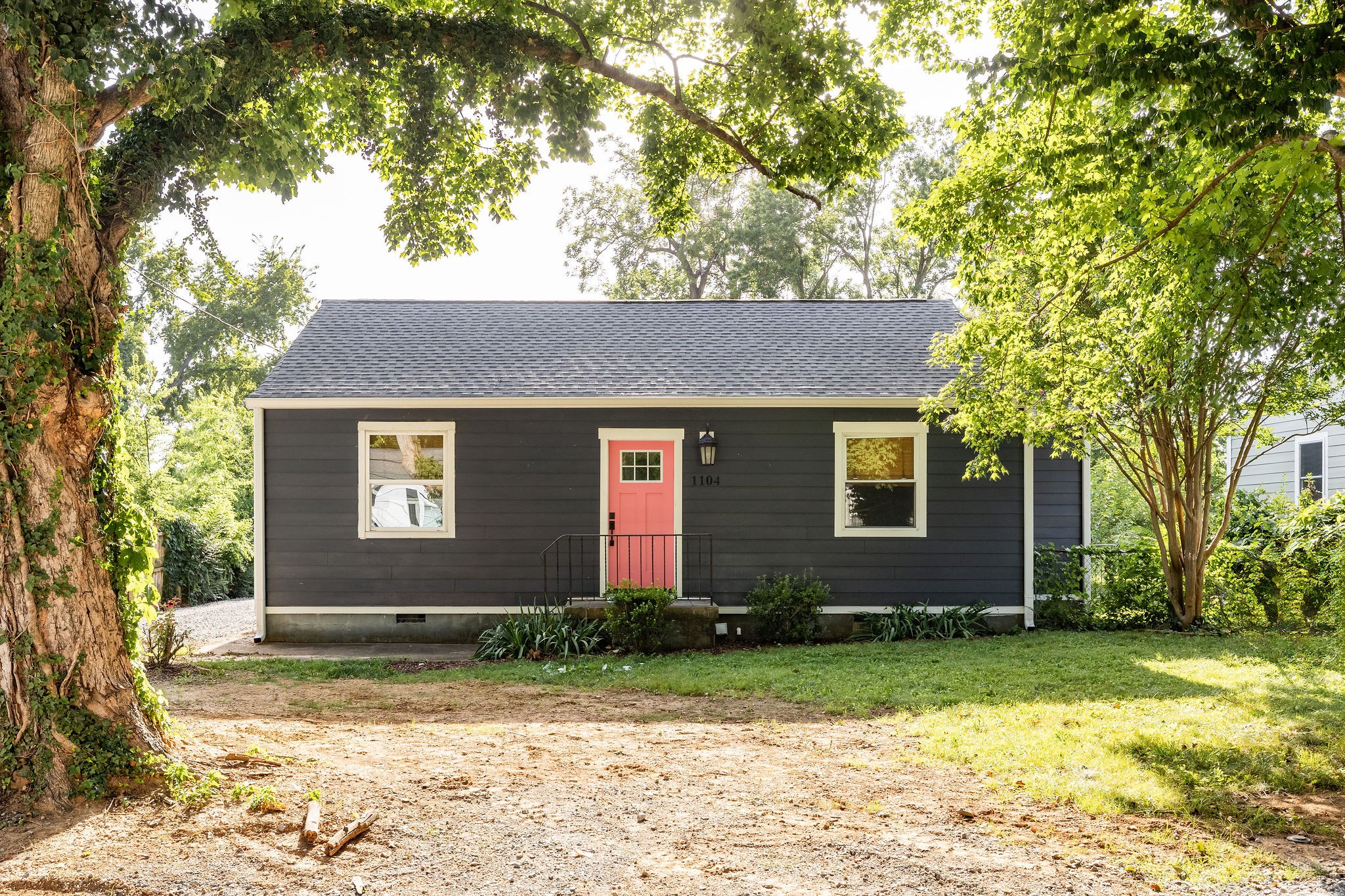1104 Matthews Pl Property Photo 1