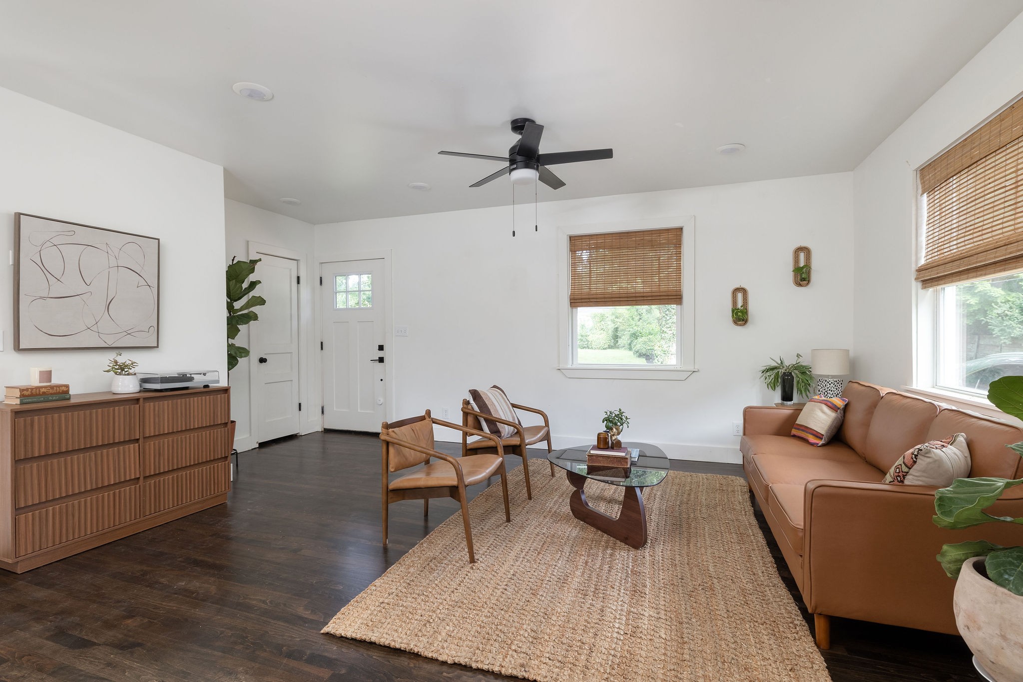 1104 Matthews Pl Property Photo 3