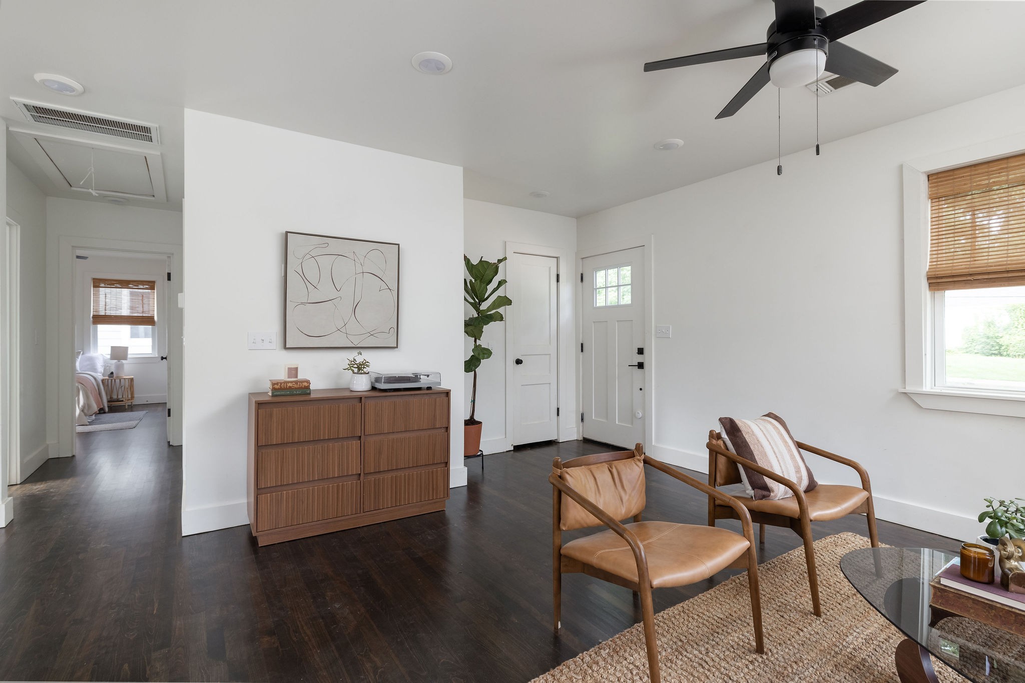 1104 Matthews Pl Property Photo 5
