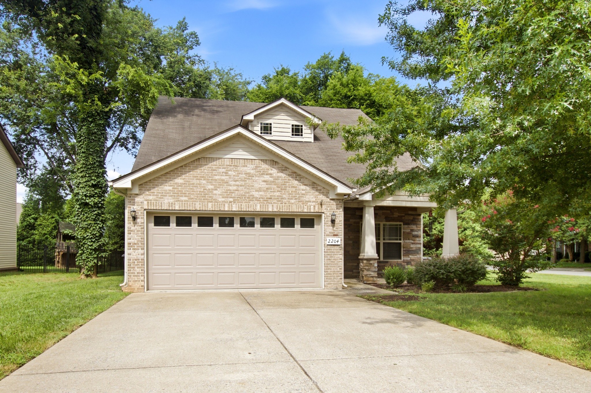 2204 Burnside Dr