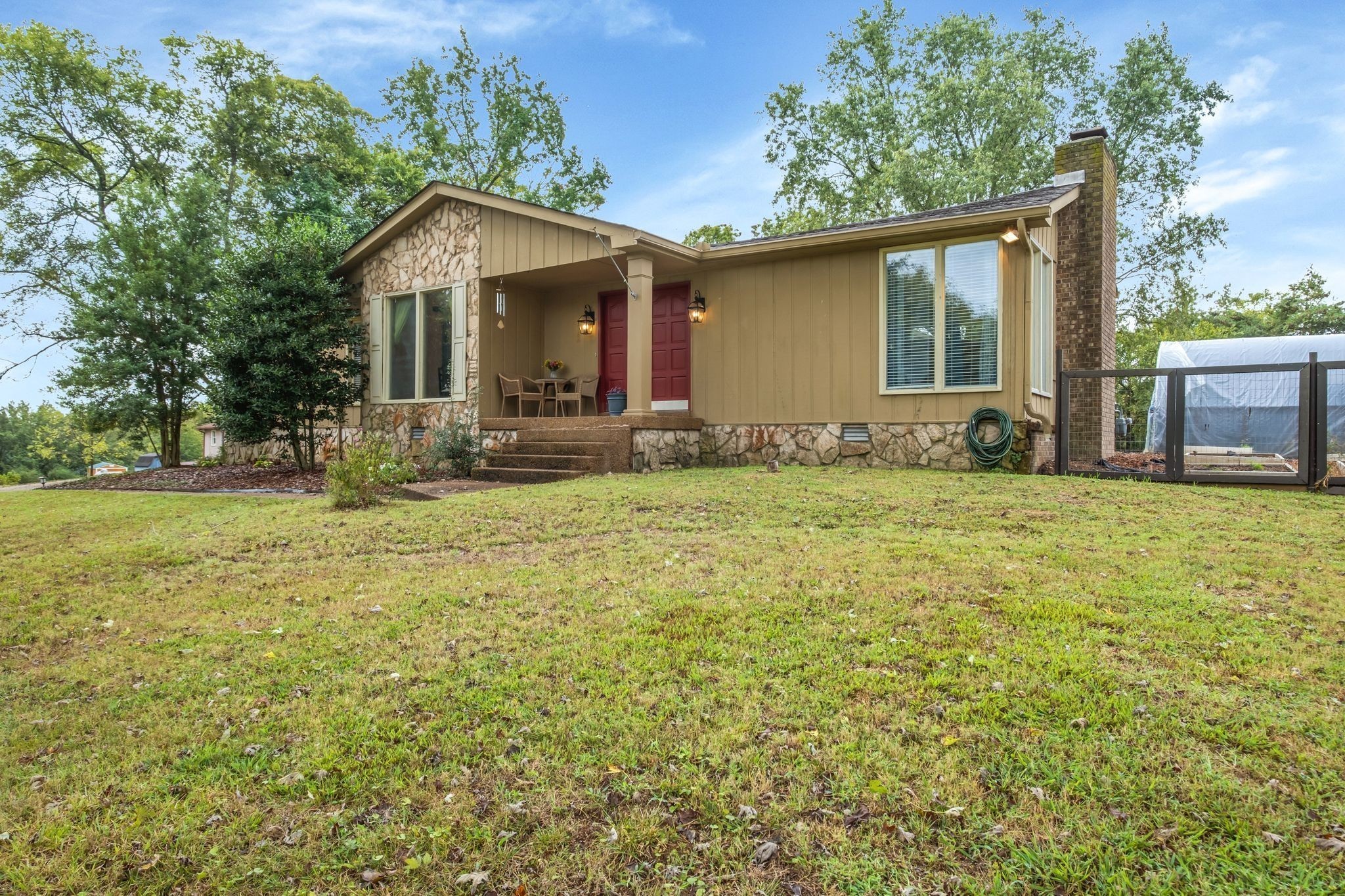 622 Oakwood Ter Property Photo 1