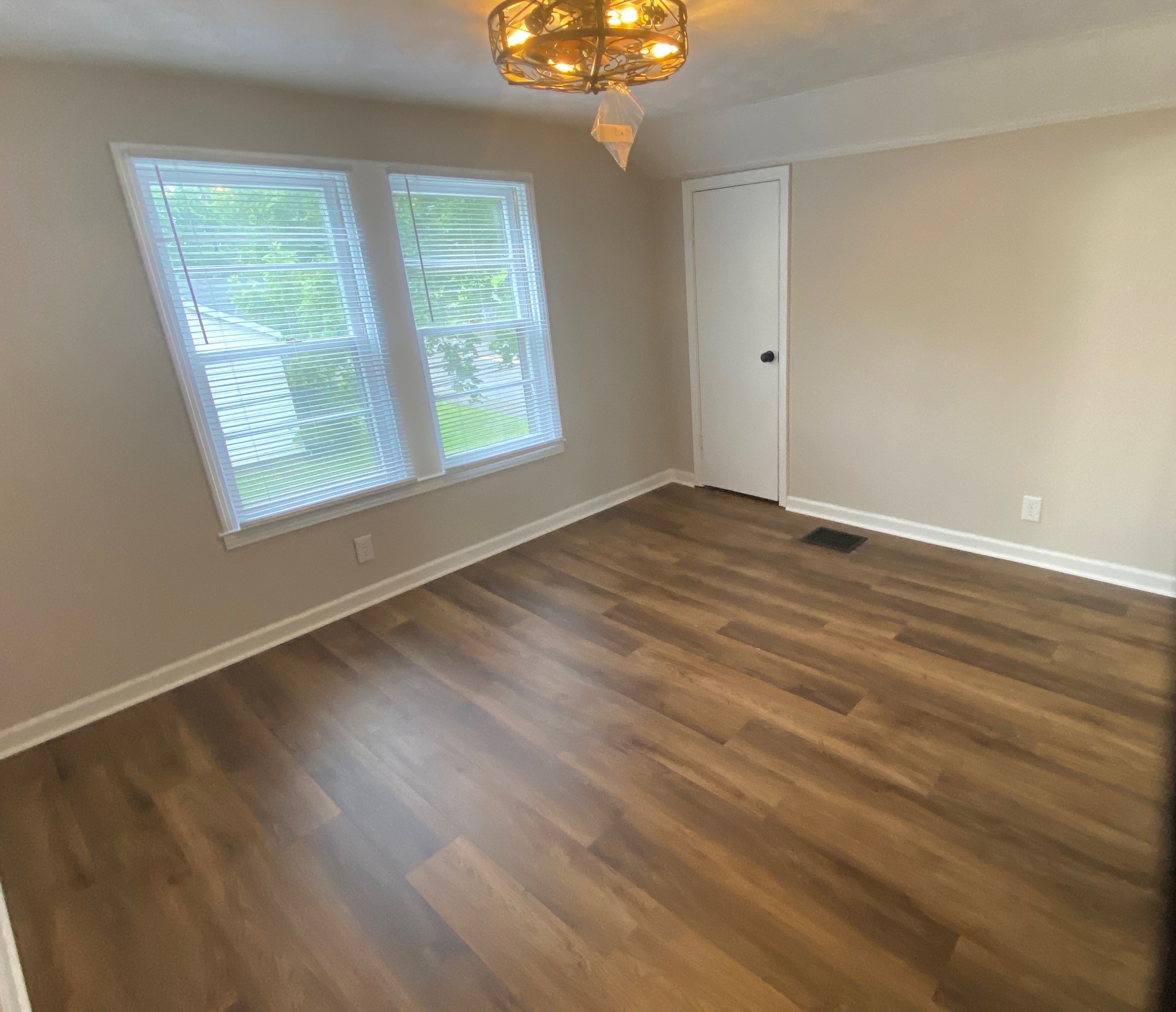 413 N Charlotte St Property Photo 11