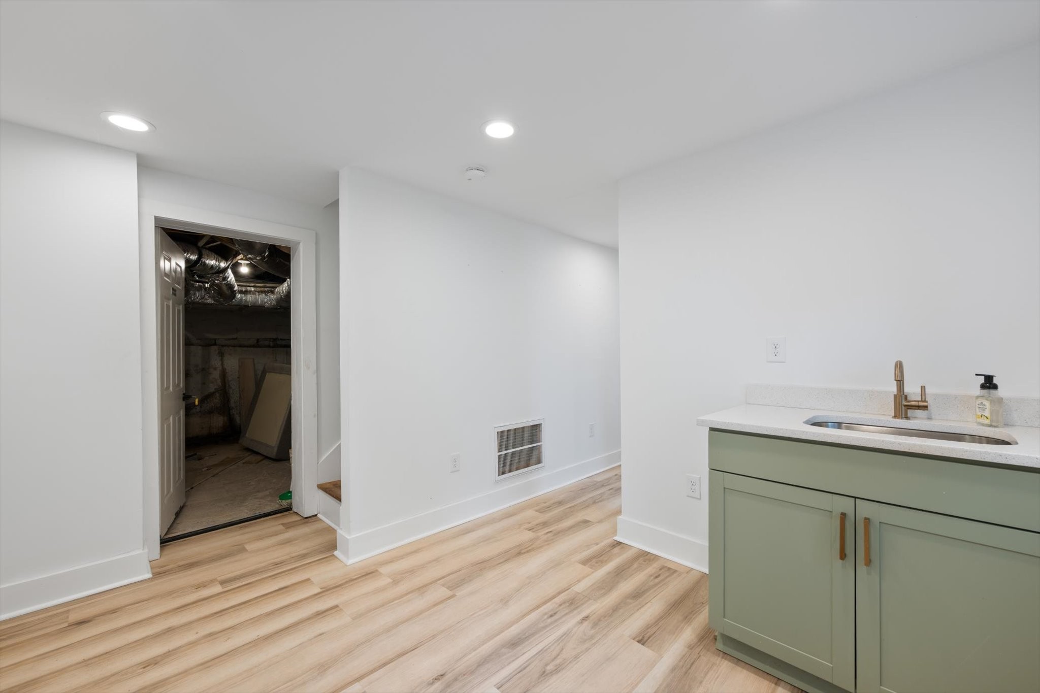 107 4th Ave Property Photo 15