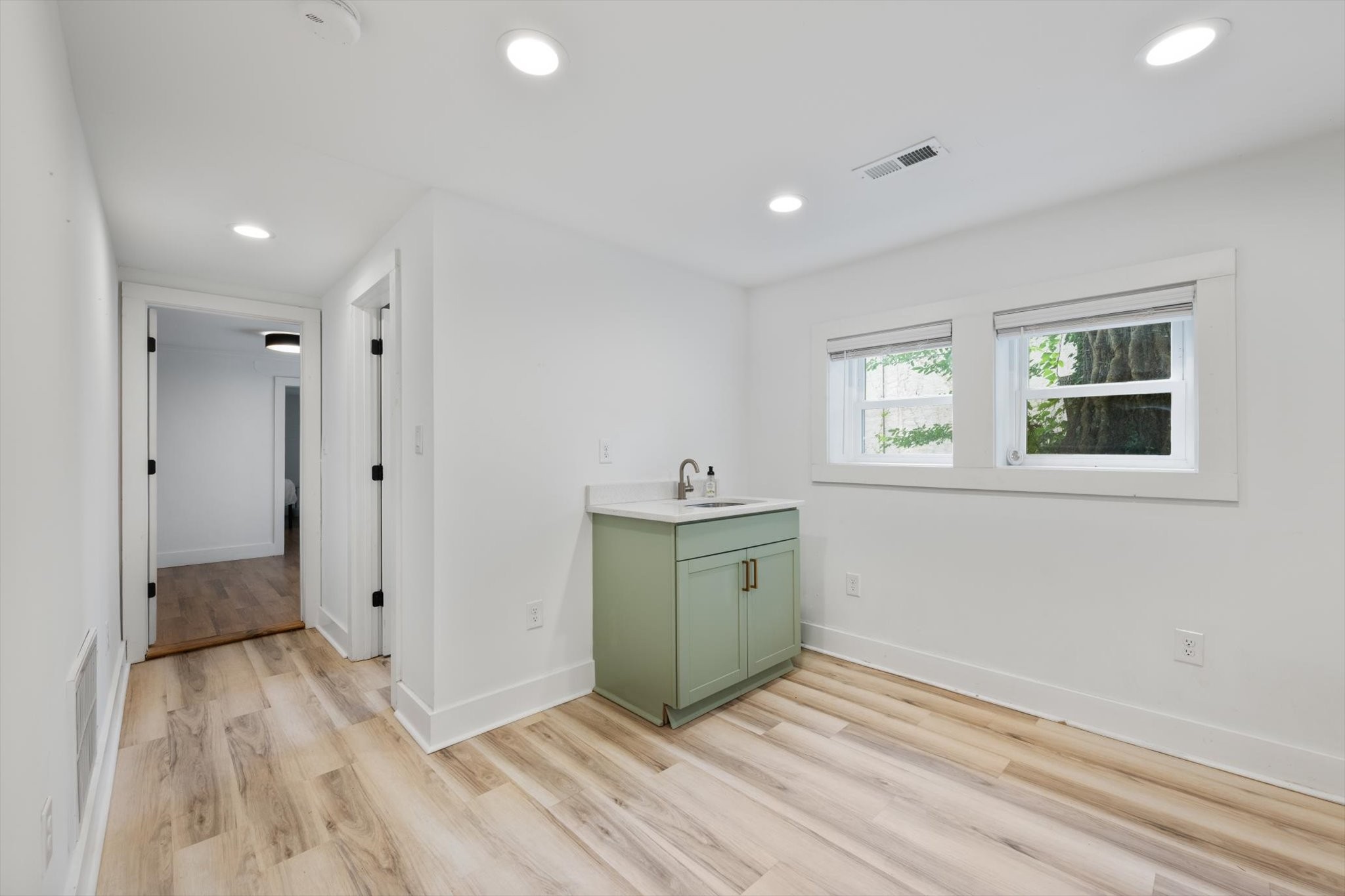 107 4th Ave Property Photo 16