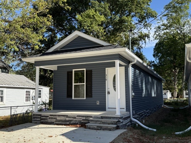 319 Gentry St Property Photo 1