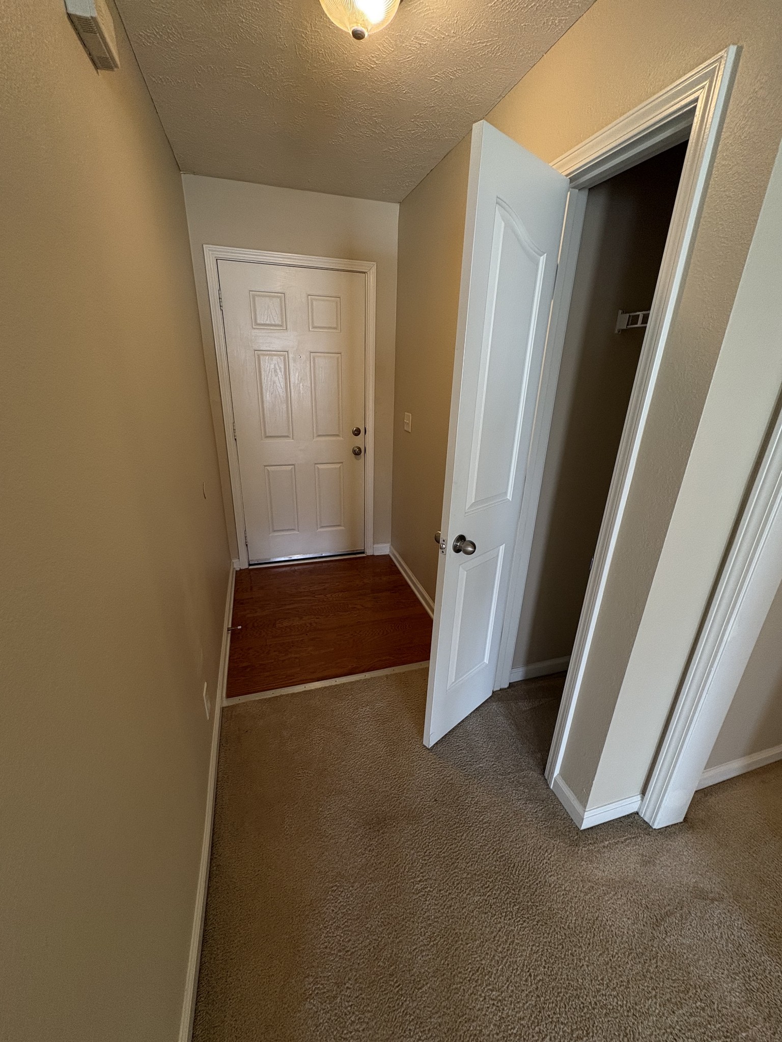 832 Kanatak Ln Property Photo 2