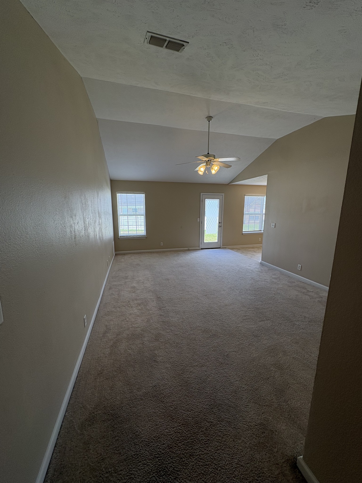 832 Kanatak Ln Property Photo 3