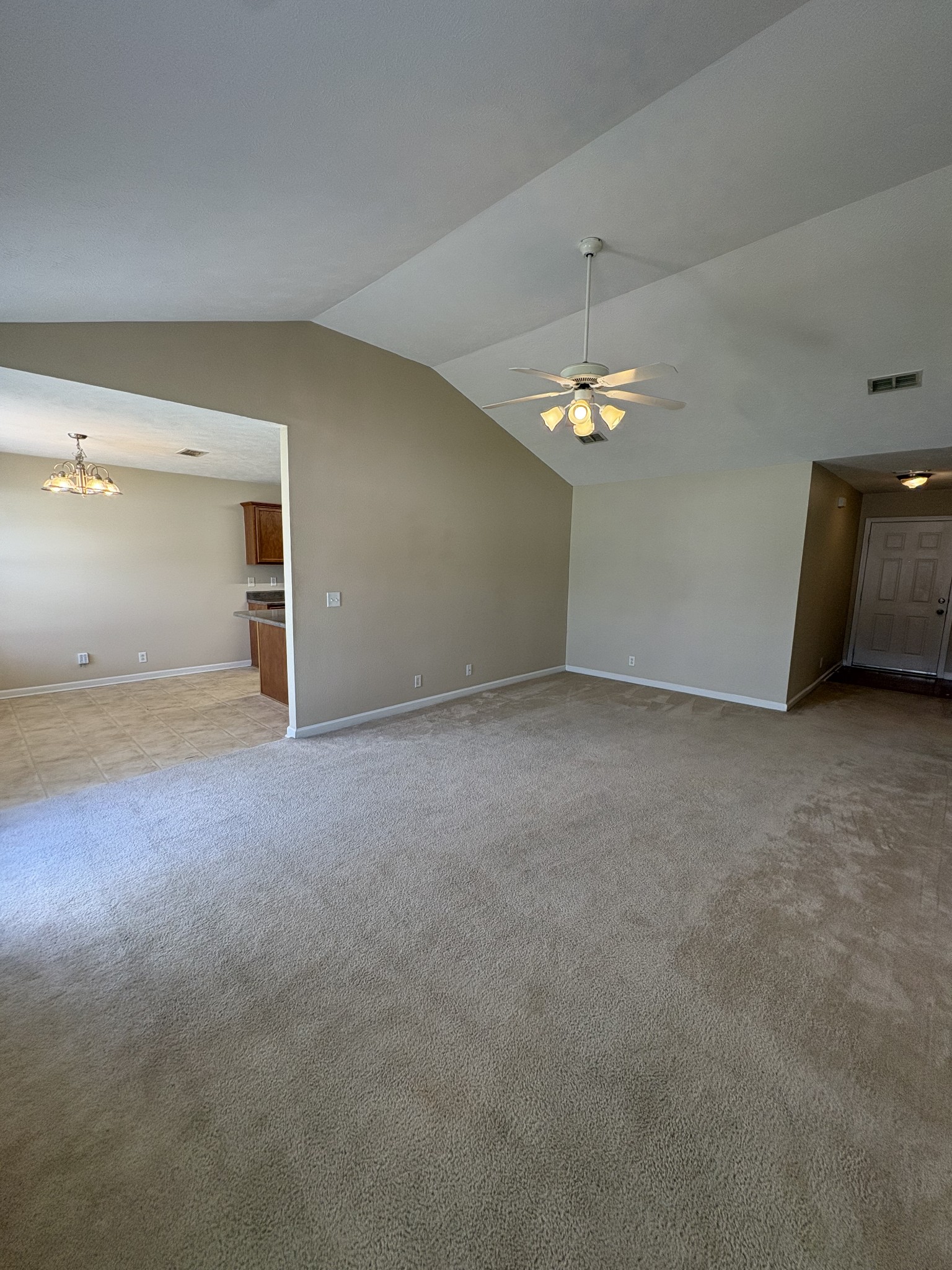832 Kanatak Ln Property Photo 4