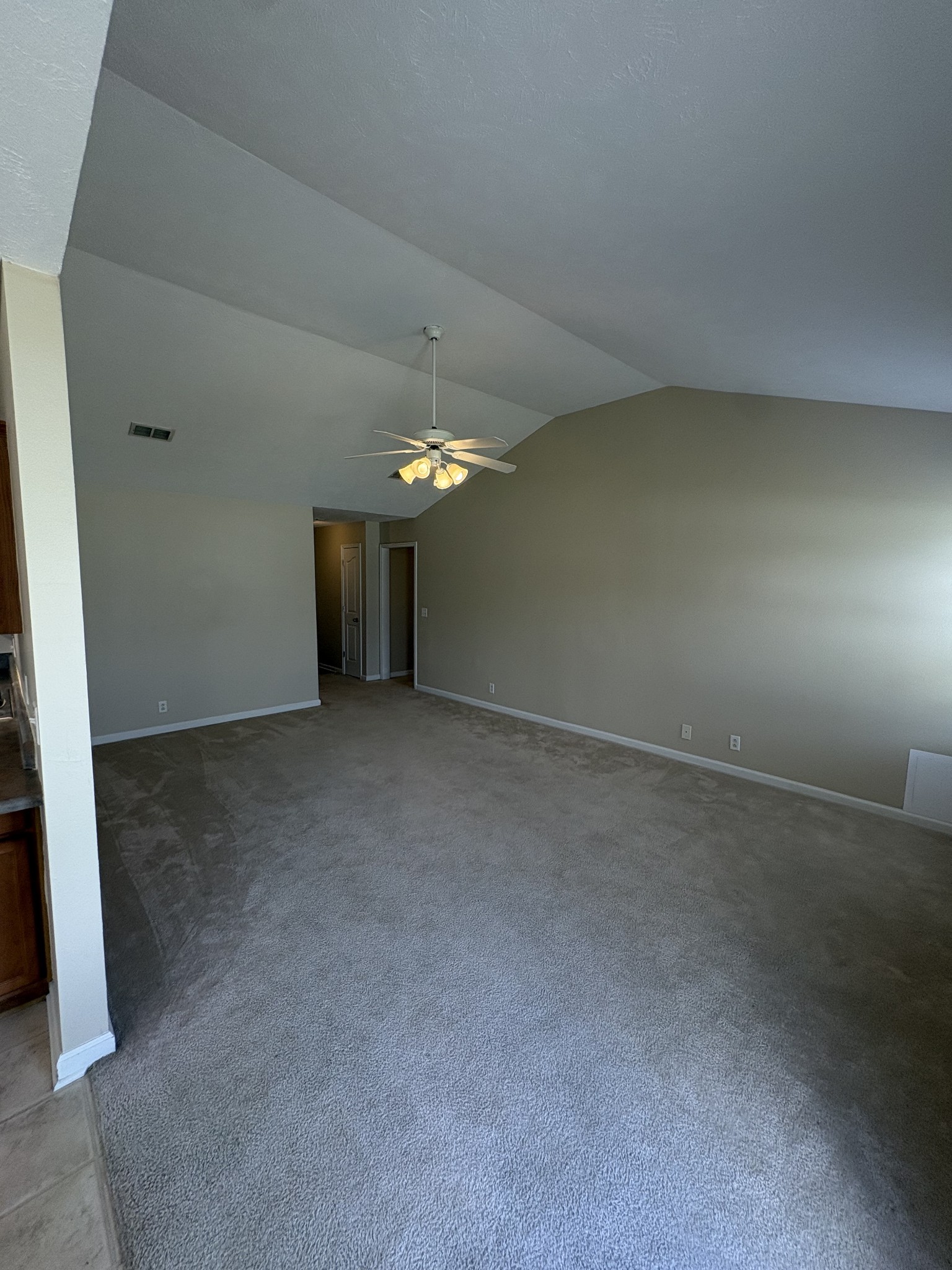 832 Kanatak Ln Property Photo 5