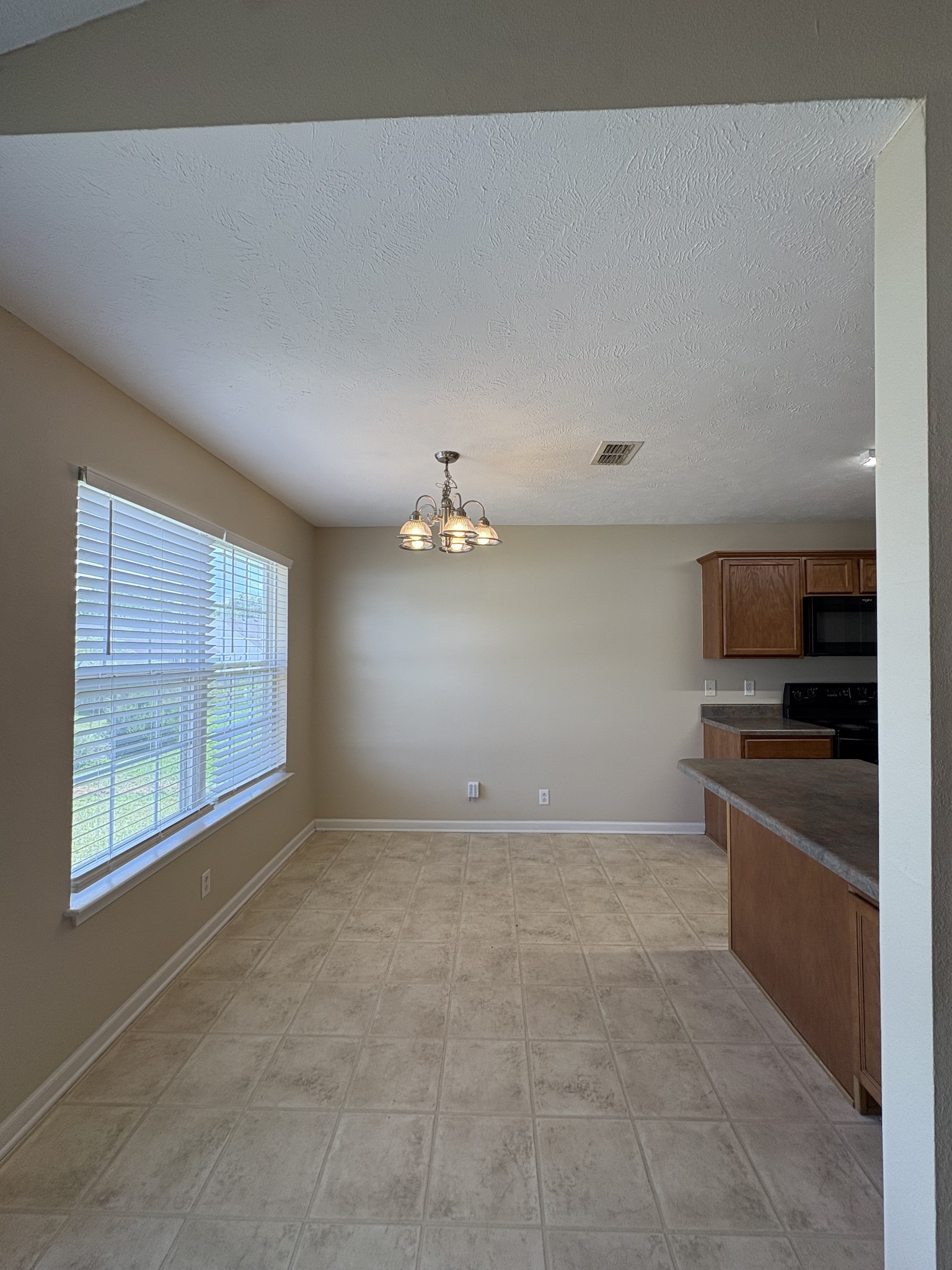 832 Kanatak Ln Property Photo 6