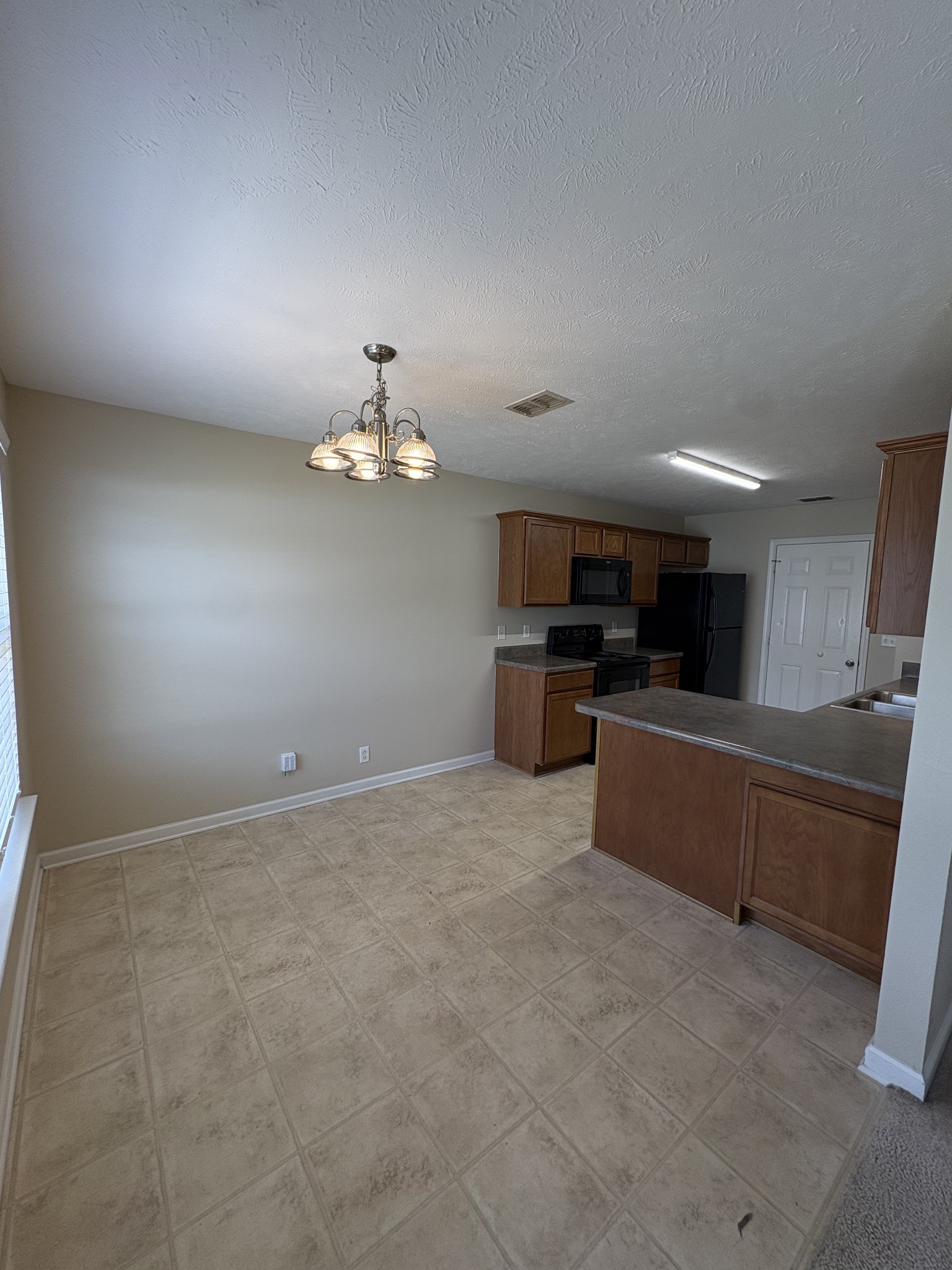 832 Kanatak Ln Property Photo 7