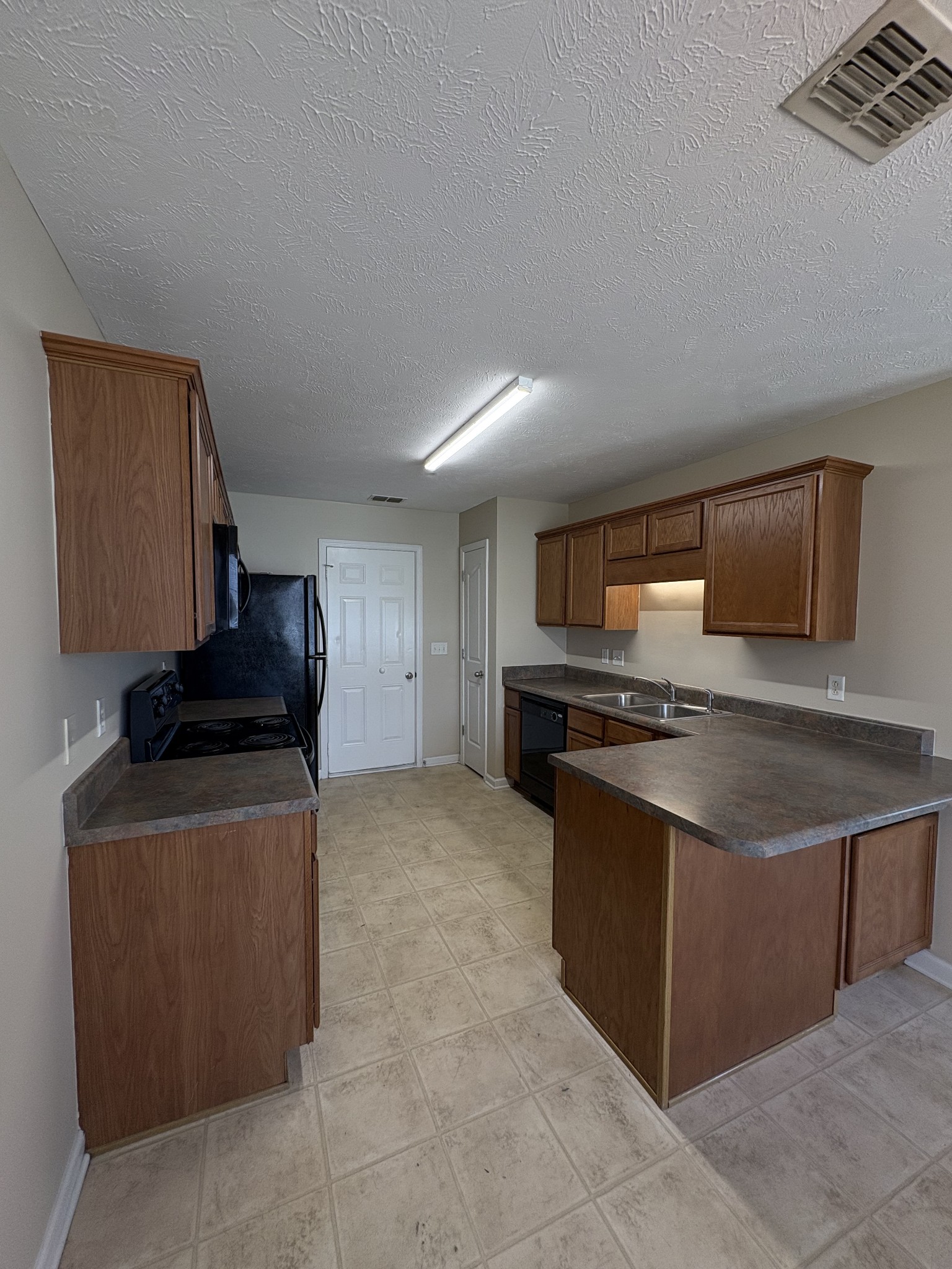 832 Kanatak Ln Property Photo 8