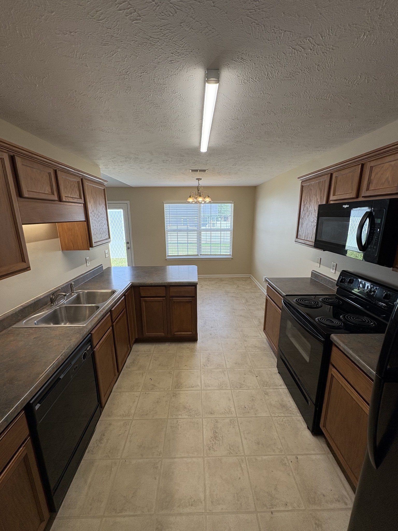 832 Kanatak Ln Property Photo 9