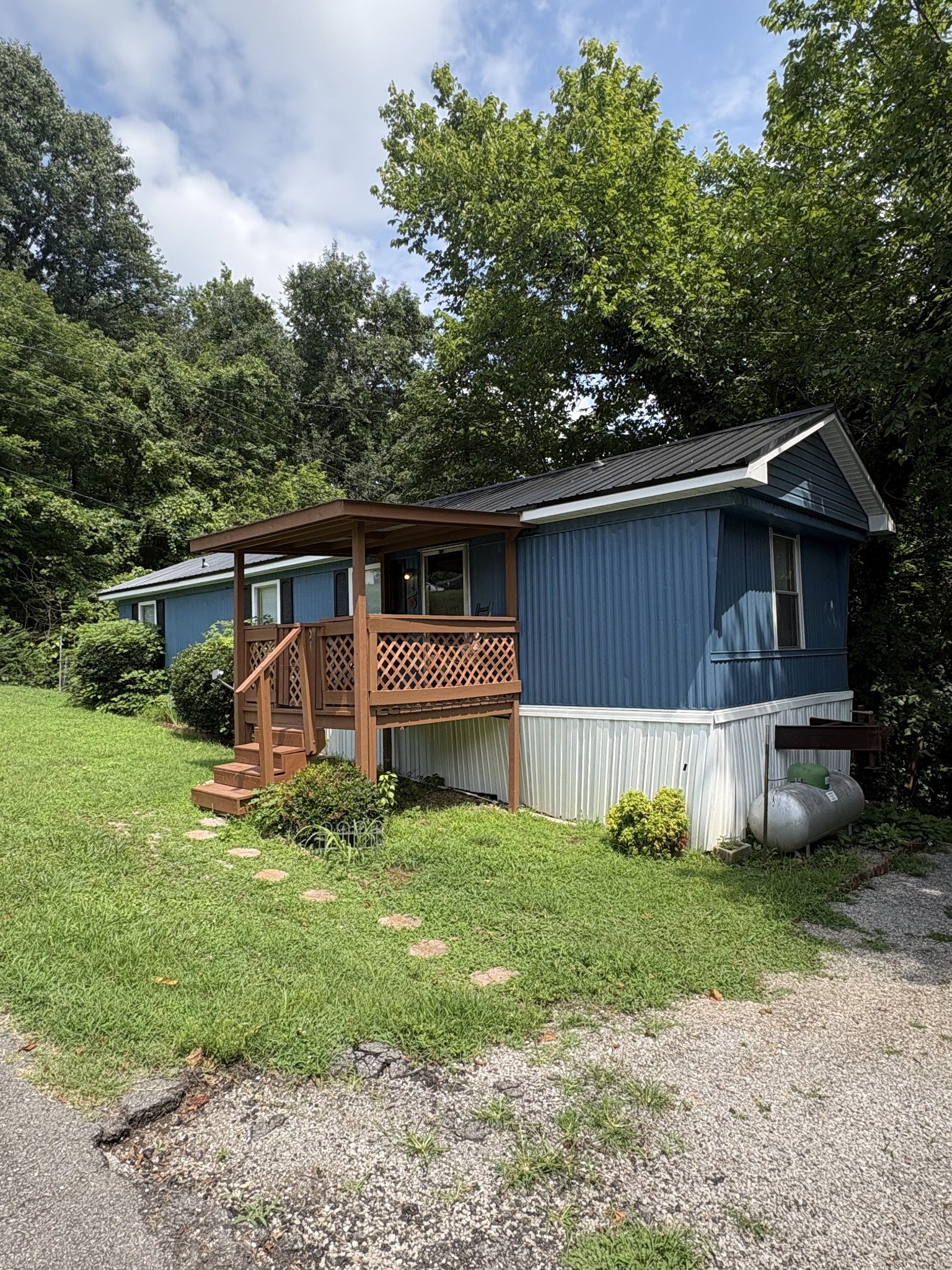 116 Landiss Ave Property Photo 1
