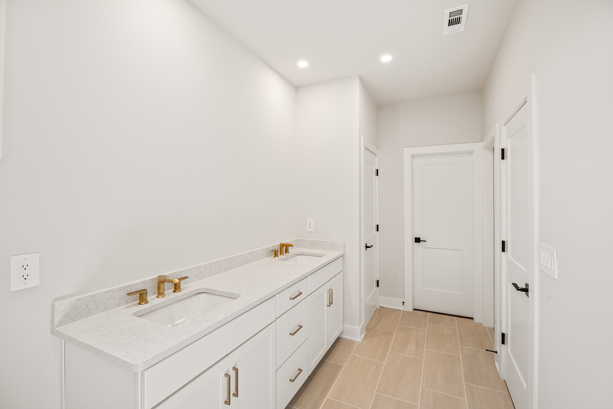 460 Tomlinson Pointe Dr Property Photo 12
