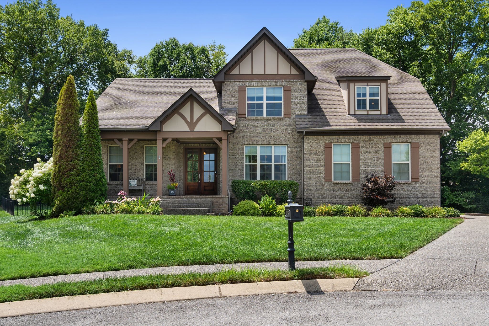 1094 Cantwell Pl