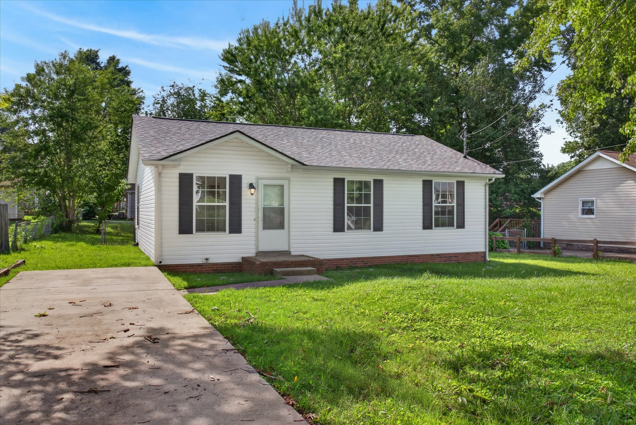 572 Lorie Ln Property Photo 1