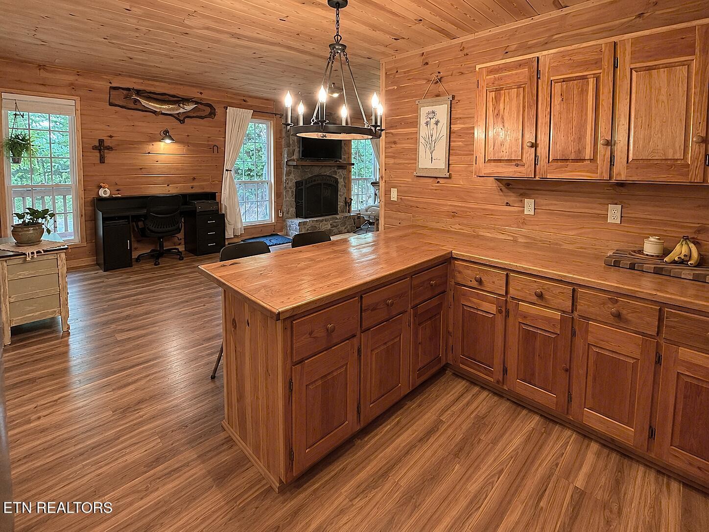 438 Country Square Rd Property Photo 11