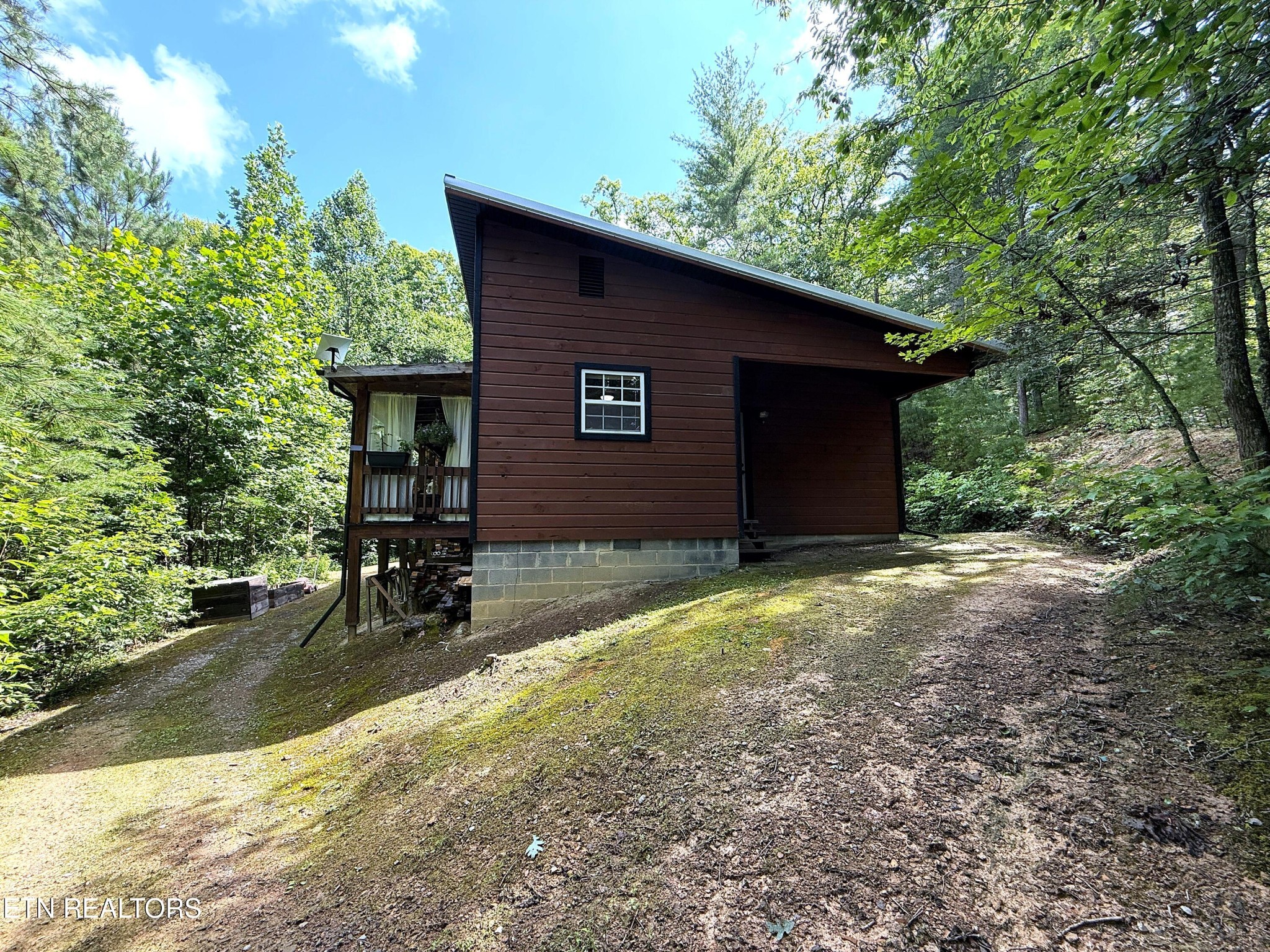 438 Country Square Rd Property Photo 21