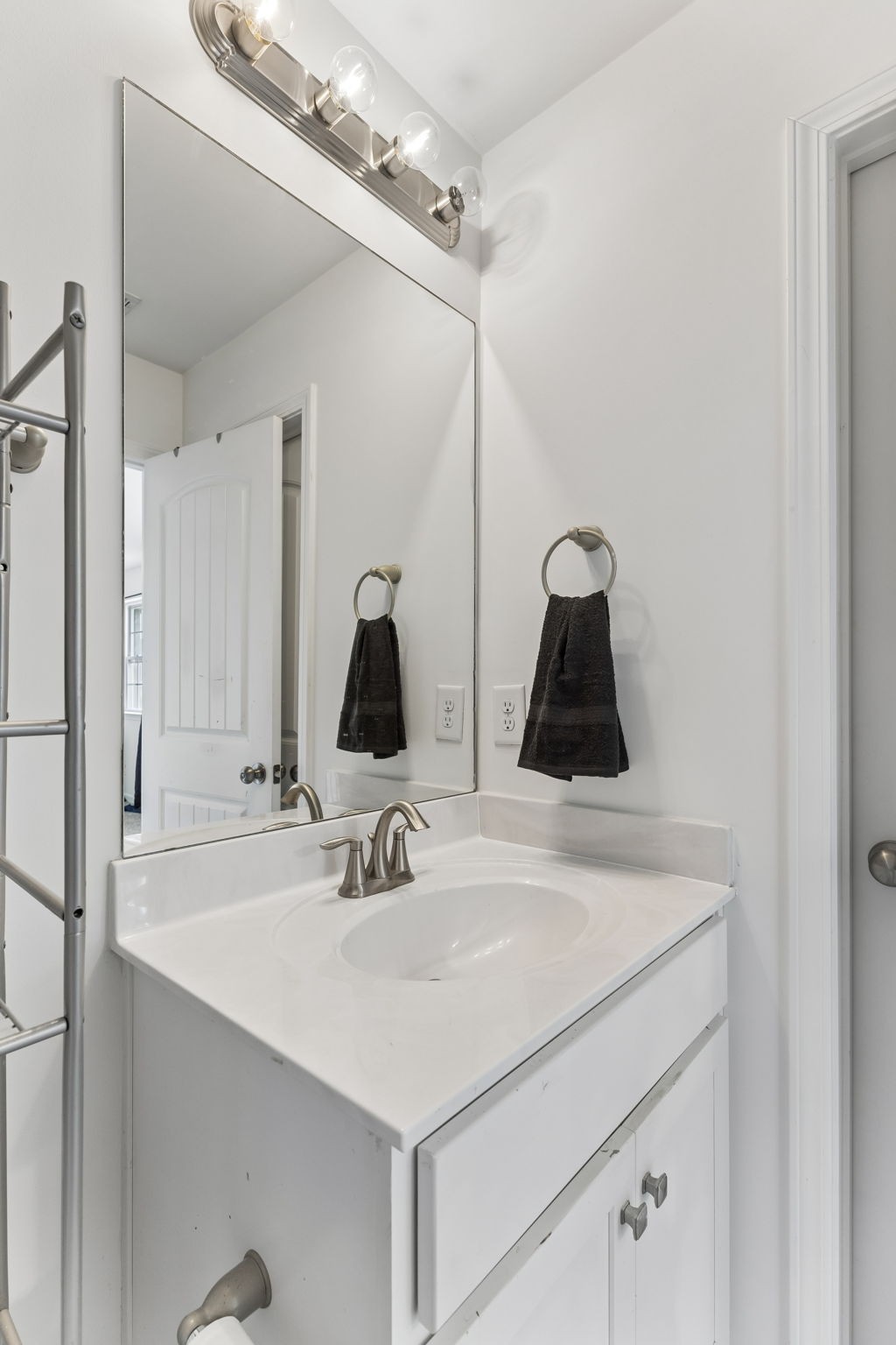 4152 Dwight Way Property Photo 24