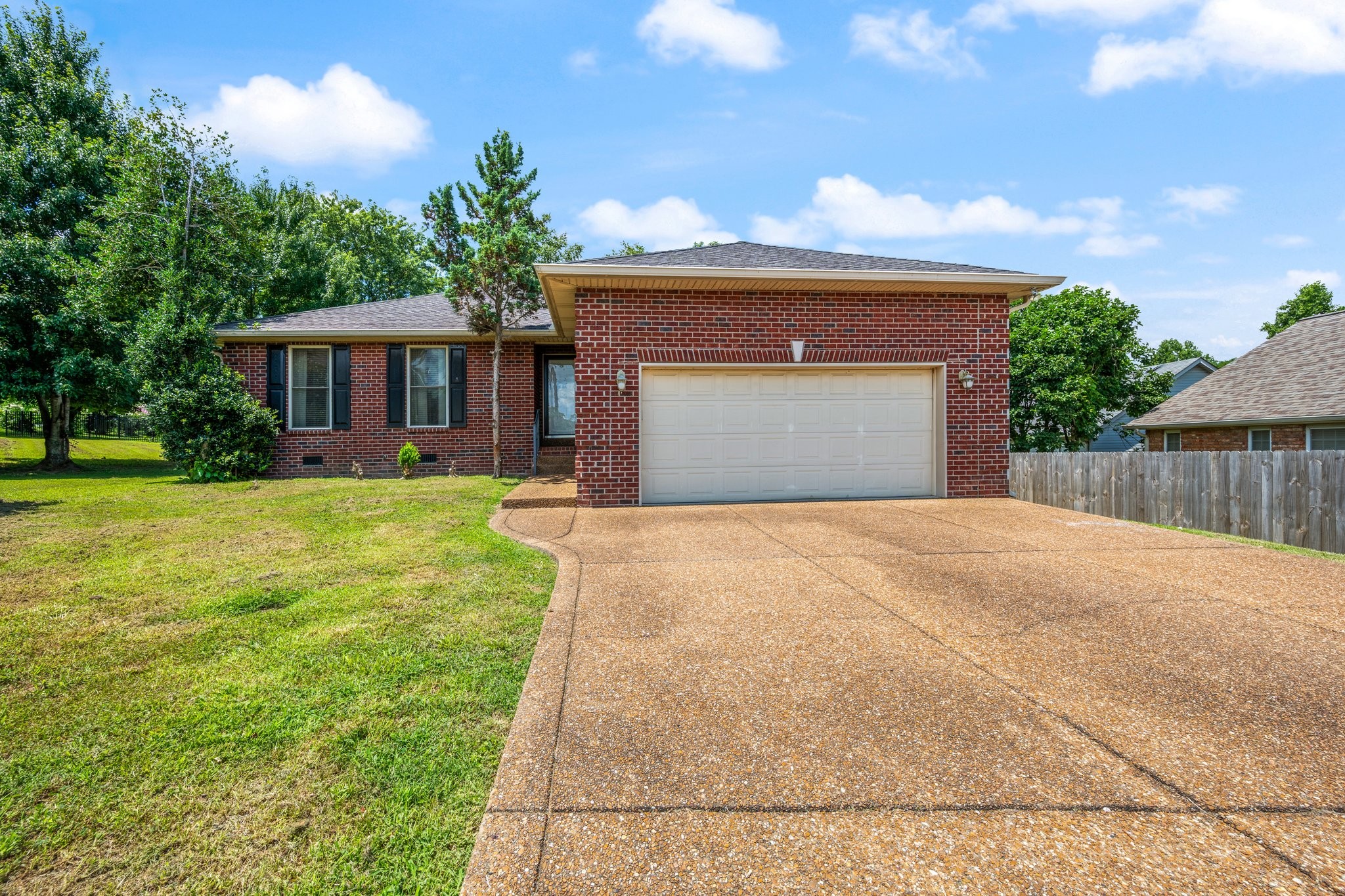 202 Oxford Pl Property Photo 1