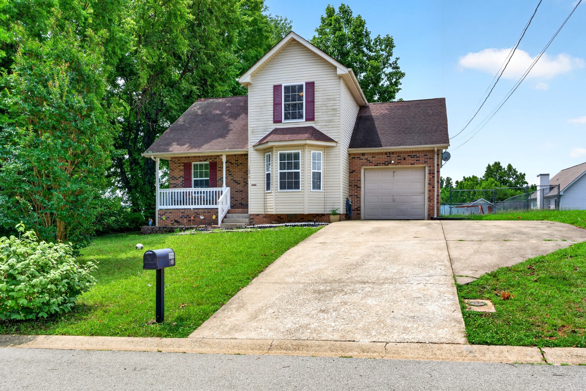 1096 Gunpoint Dr Property Photo 1