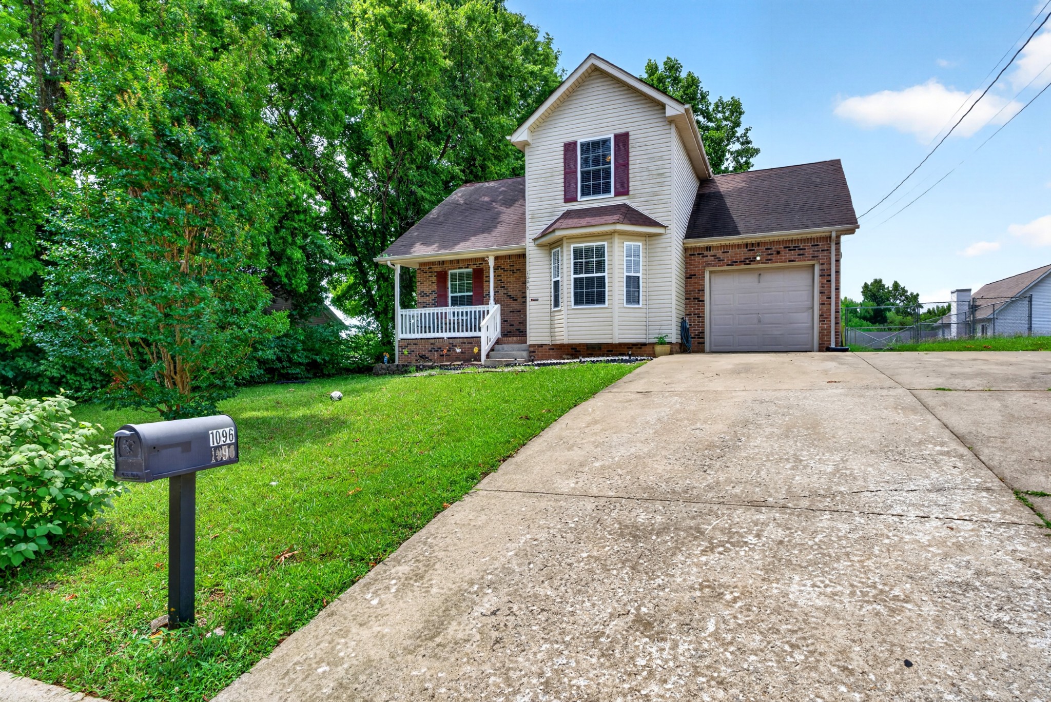 1096 Gunpoint Dr Property Photo 3