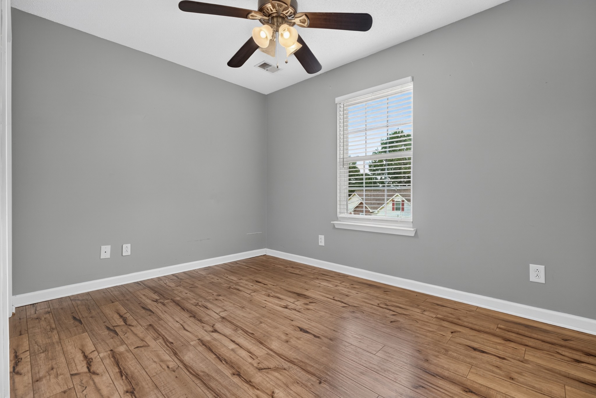 1096 Gunpoint Dr Property Photo 14